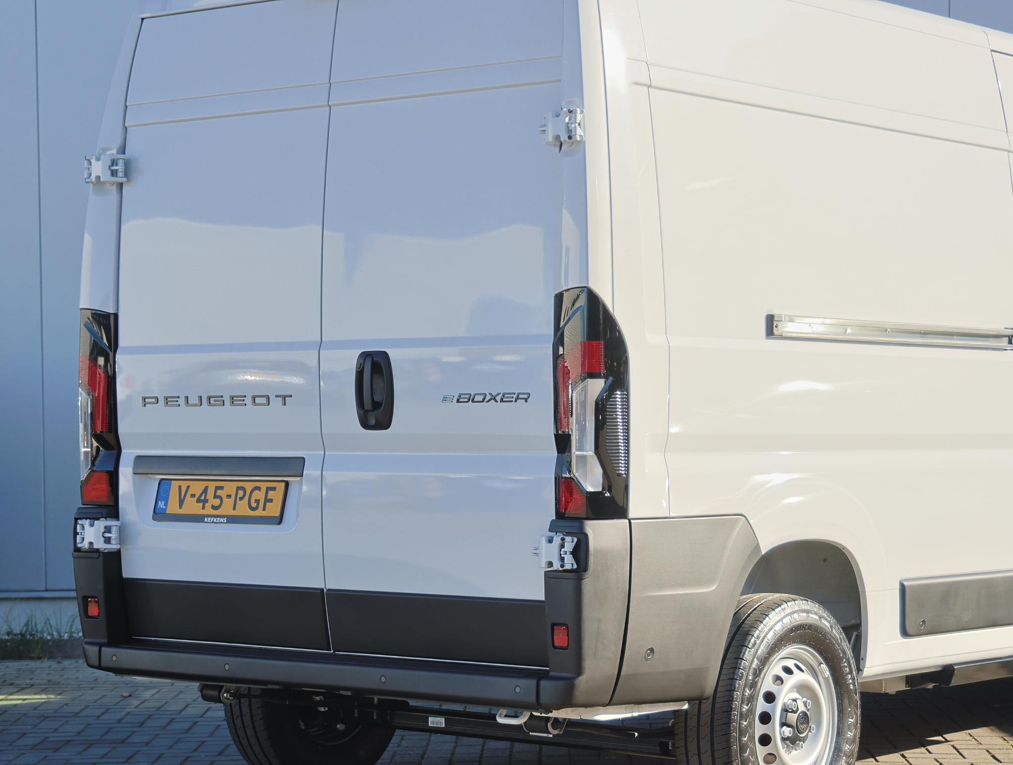 Foto van Peugeot E-boxer