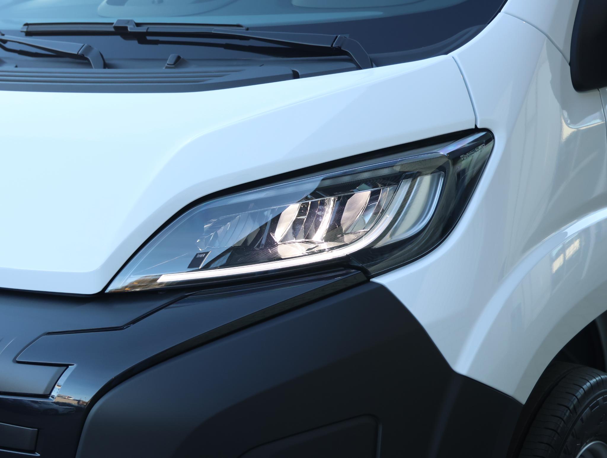 Foto van Peugeot E-boxer