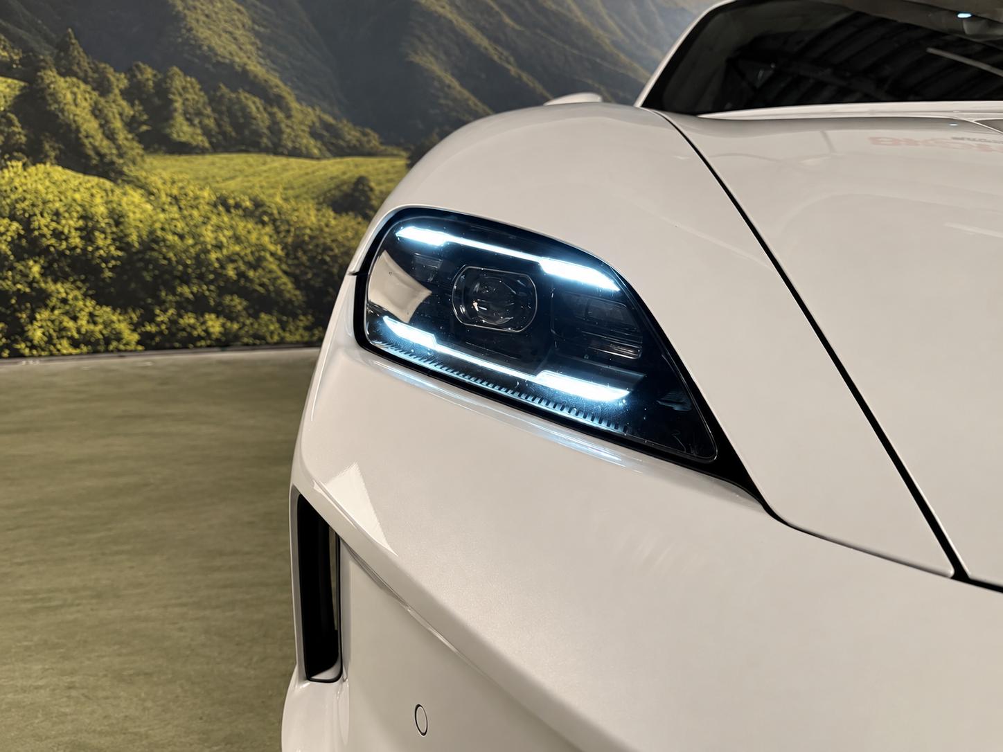 Foto van Porsche Taycan Sport Turismo