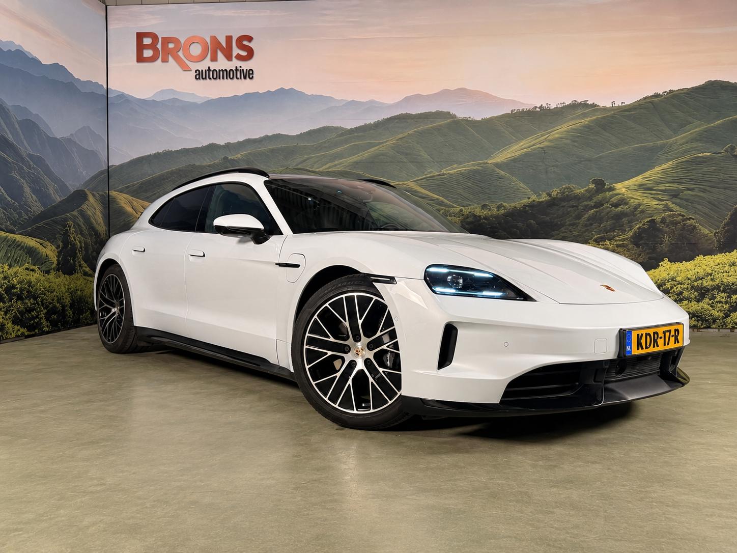 Foto van Porsche Taycan Sport Turismo