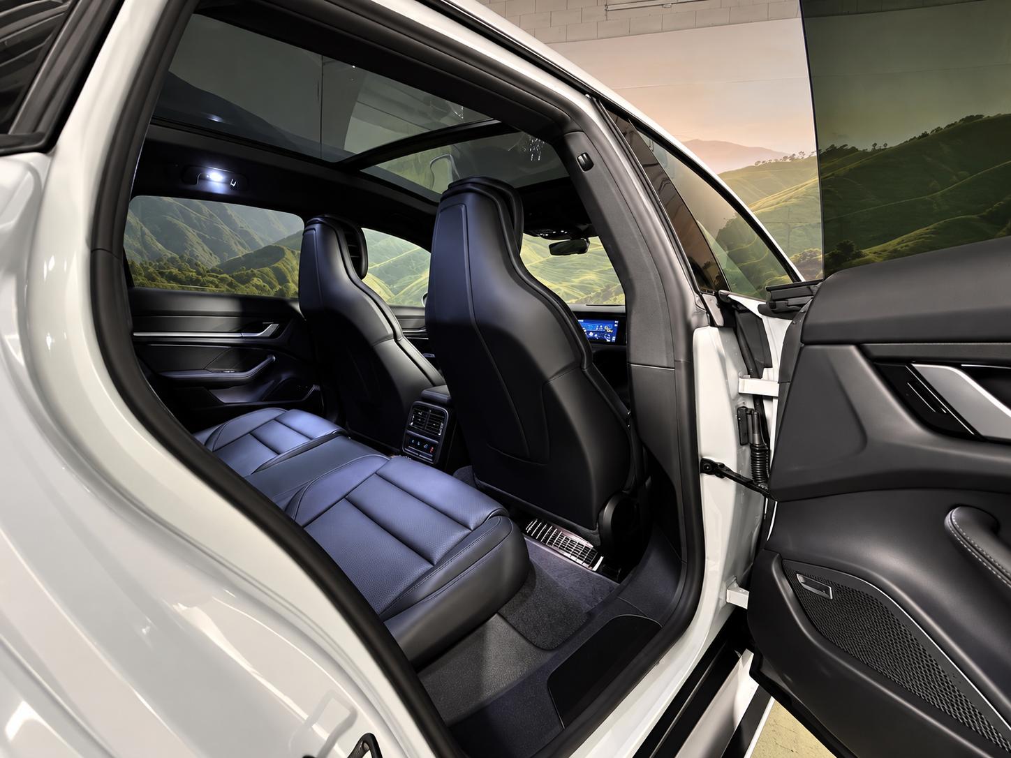 Foto van Porsche Taycan Sport Turismo