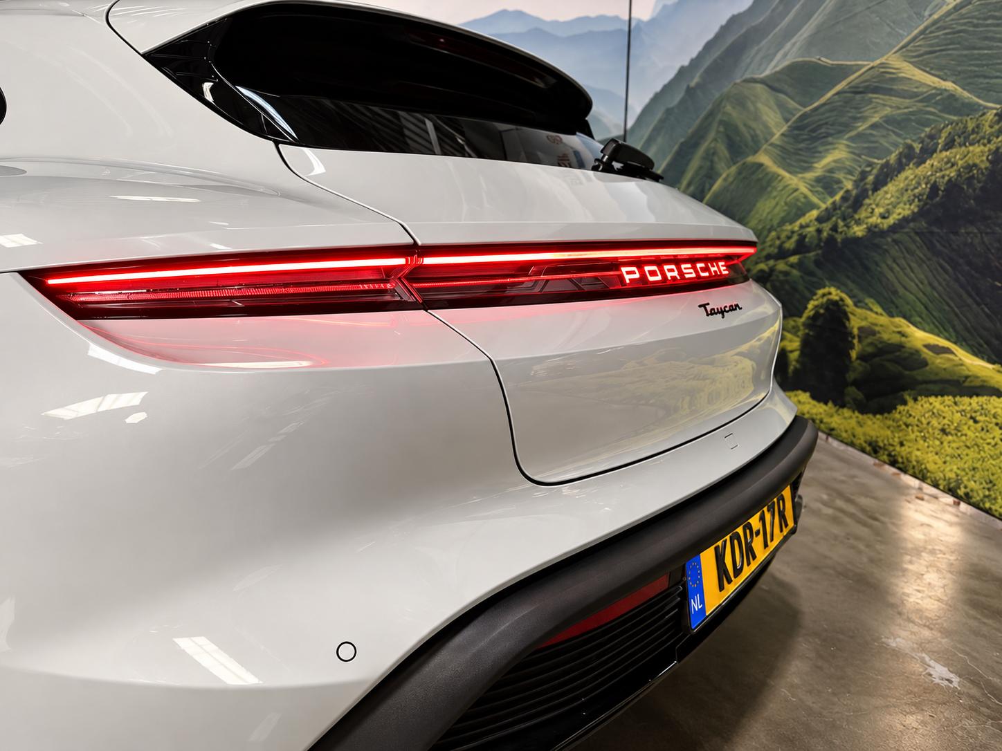 Foto van Porsche Taycan Sport Turismo