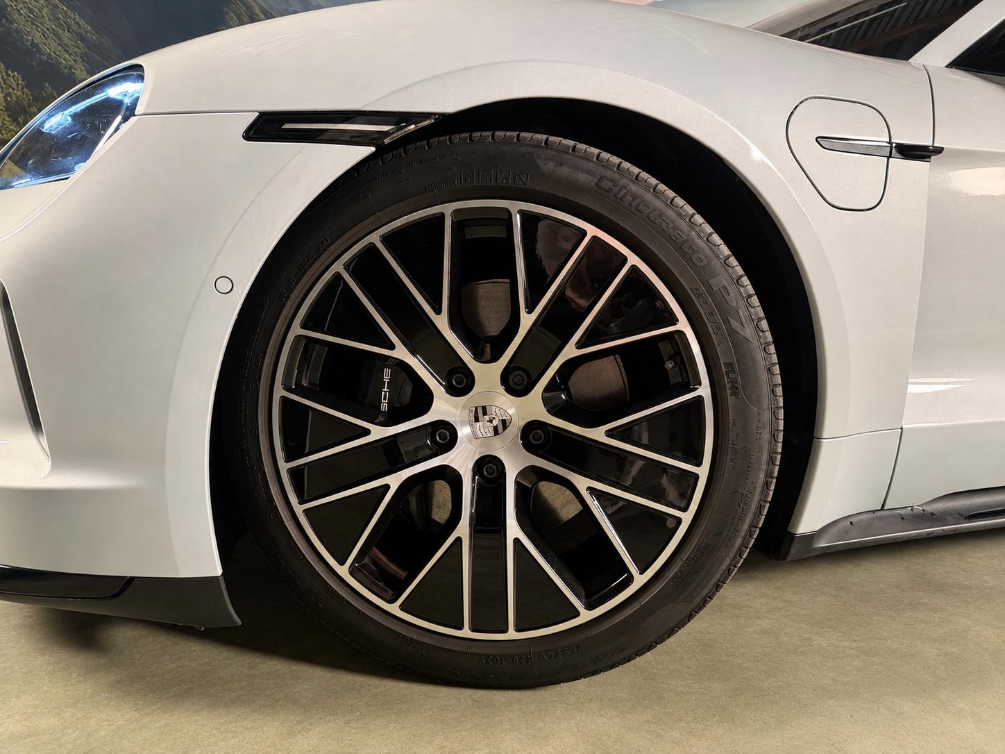 Foto van Porsche Taycan Sport Turismo