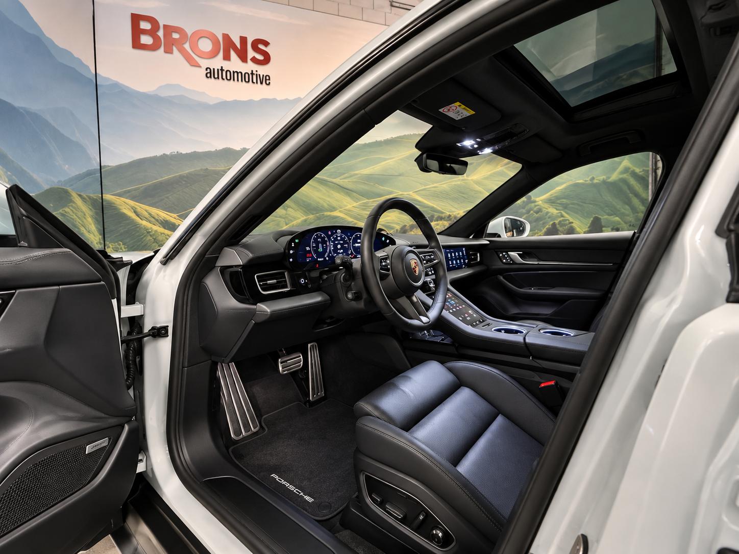 Foto van Porsche Taycan Sport Turismo