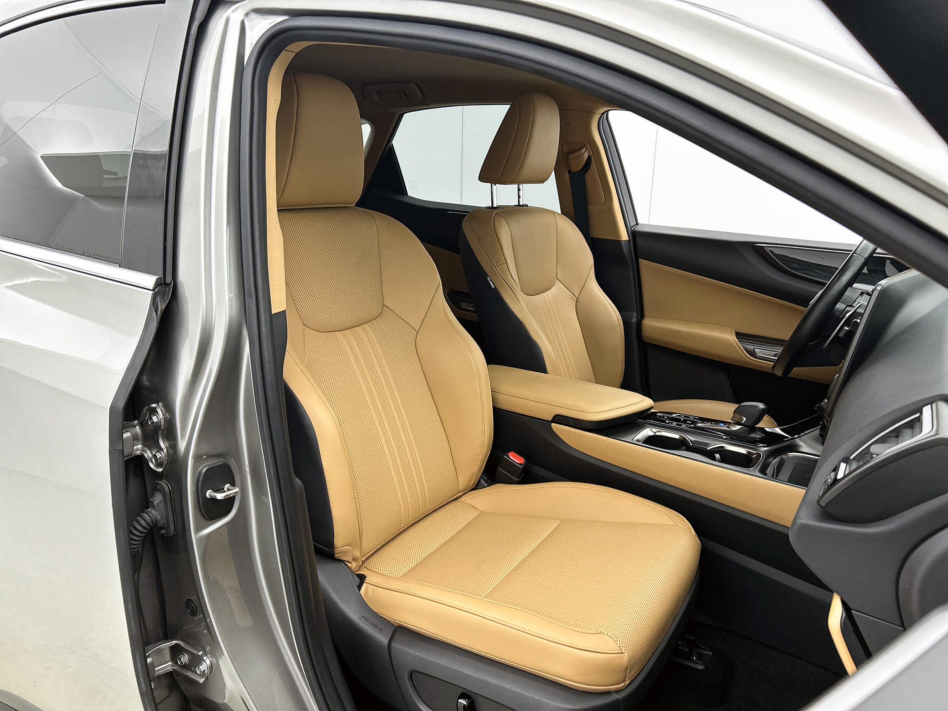 Foto van Lexus Lexus Nx450h+