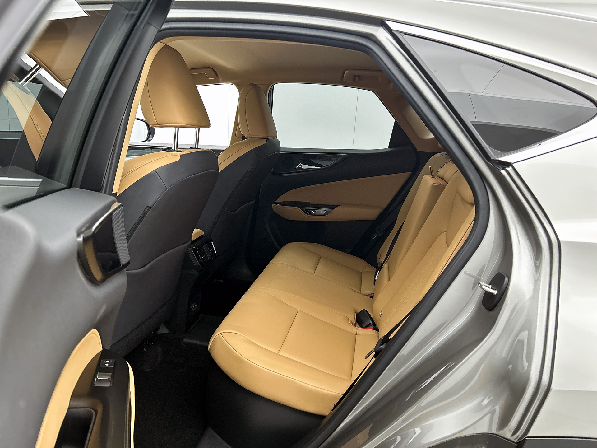 Foto van Lexus Lexus Nx450h+