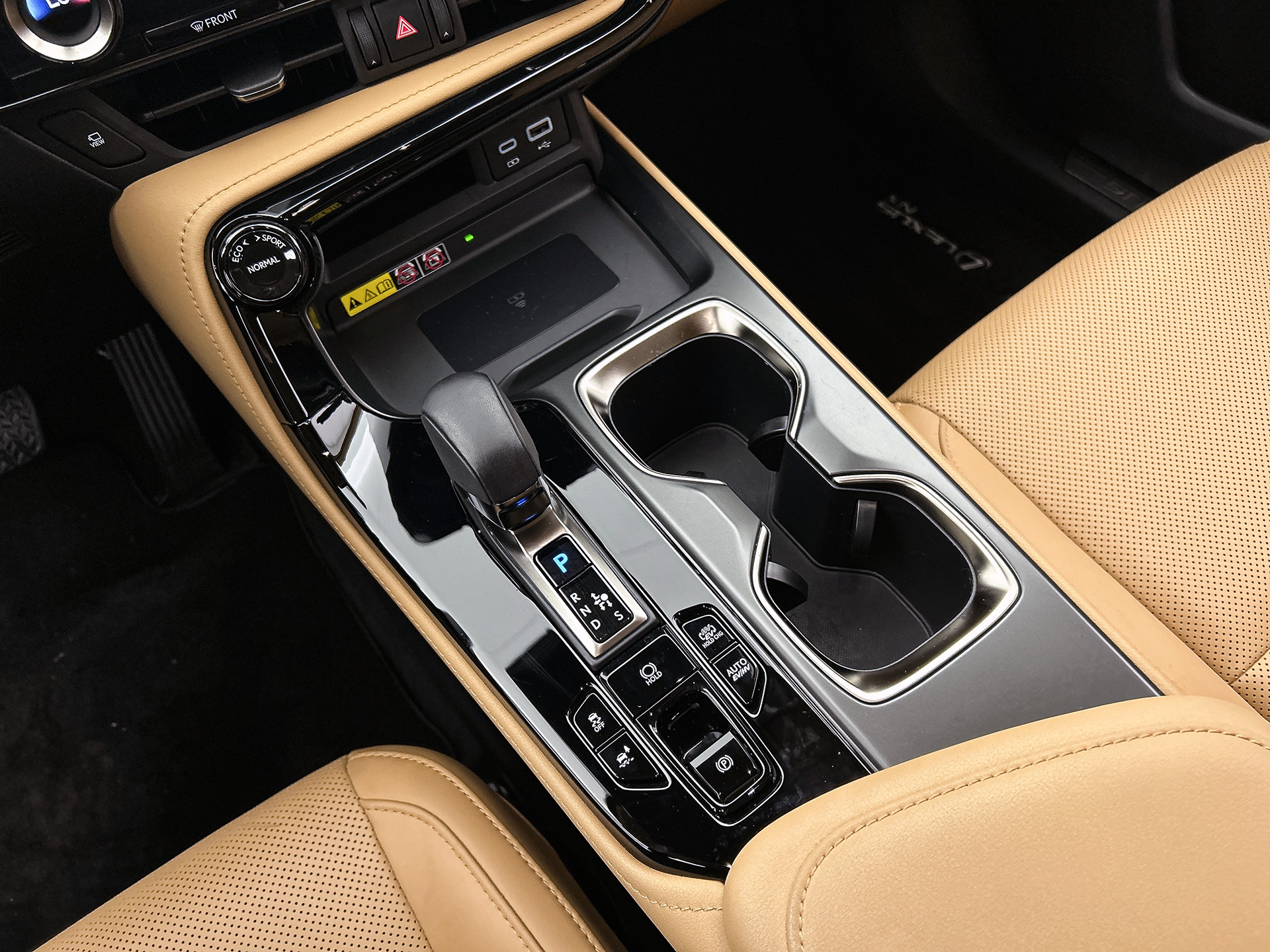 Foto van Lexus Lexus Nx450h+