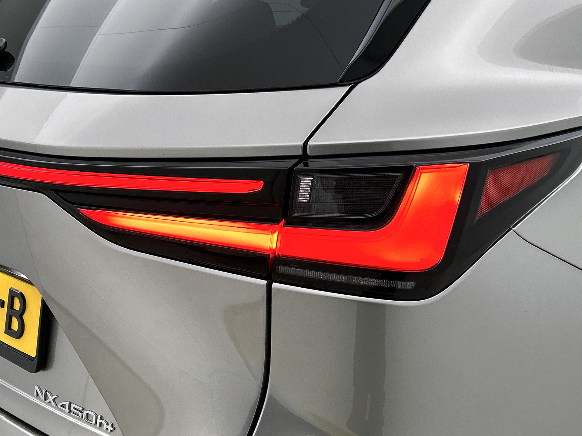 Foto van Lexus Lexus Nx450h+