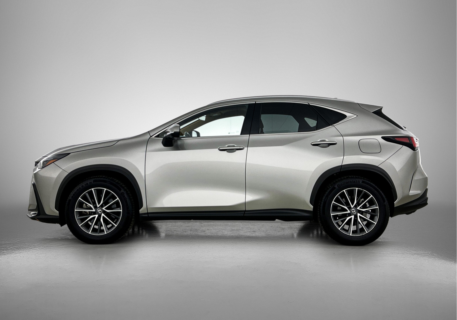 Foto van Lexus Lexus Nx450h+