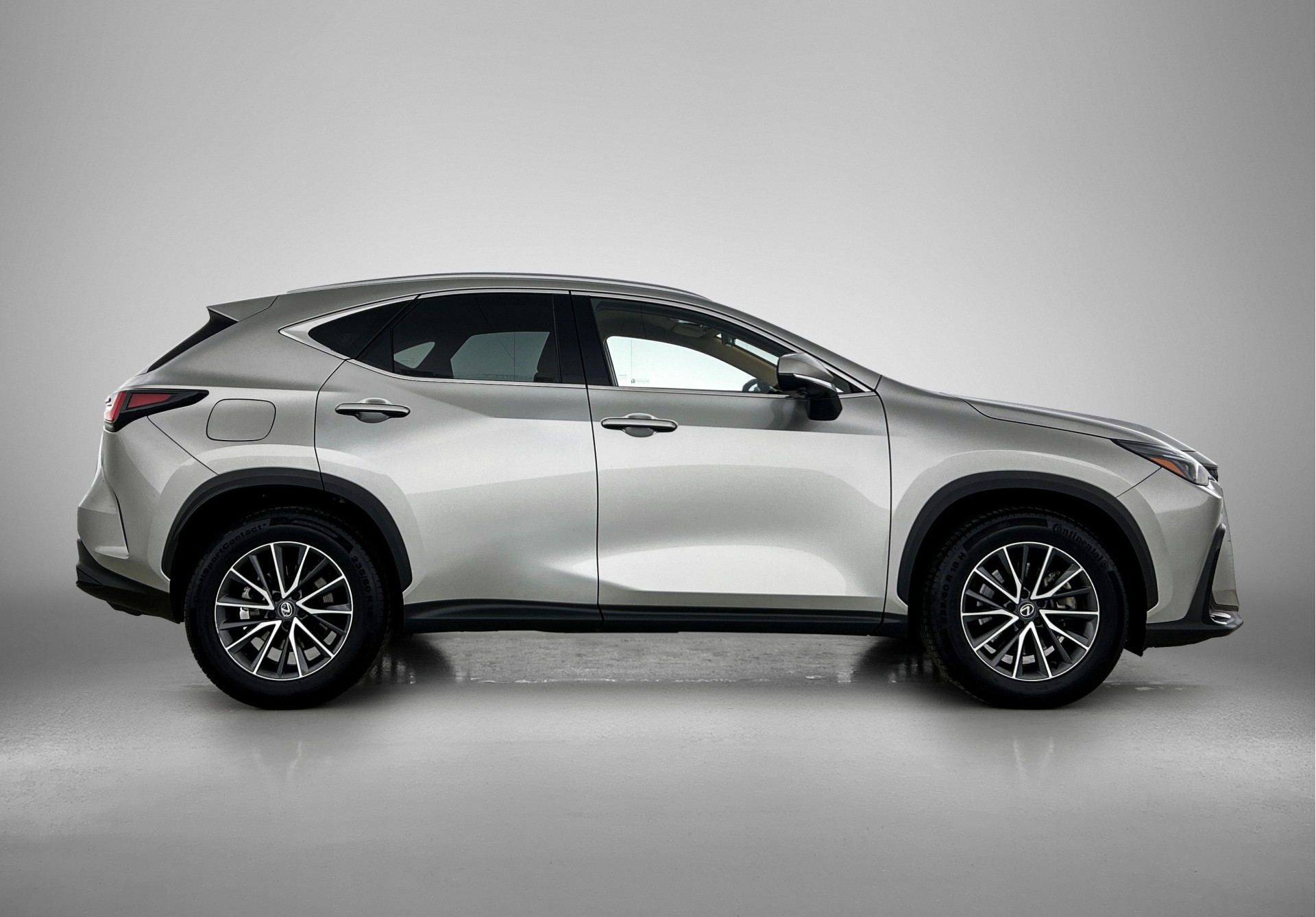 Foto van Lexus Lexus Nx450h+
