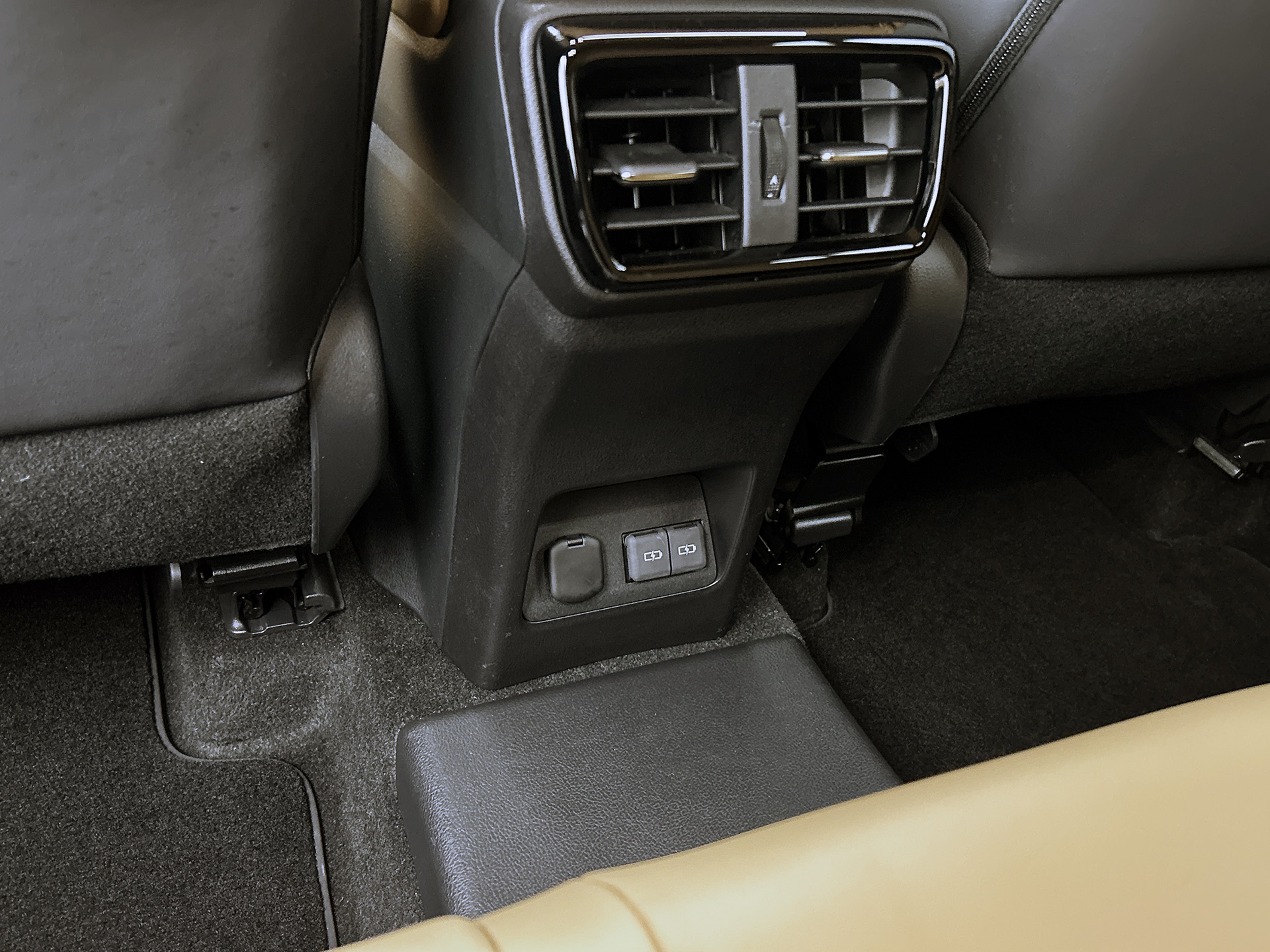 Foto van Lexus Lexus Nx450h+