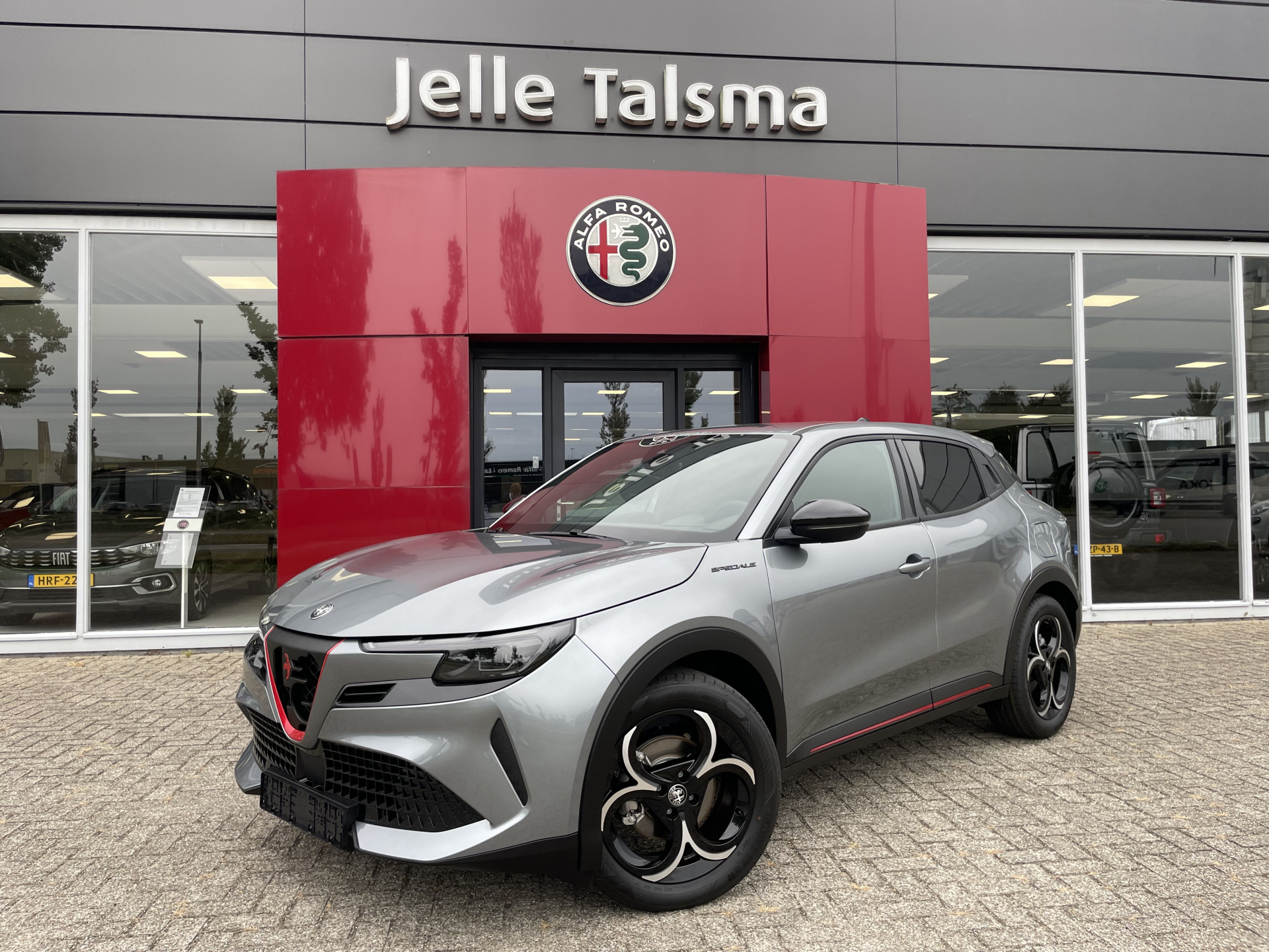 Alfa Romeo Alfa Romeo Junior 1.2 Turbo Ibrida Speciale  | Stoelverwarming |  Massage functie bestuurders stoel | Camera 2025 - voorkant