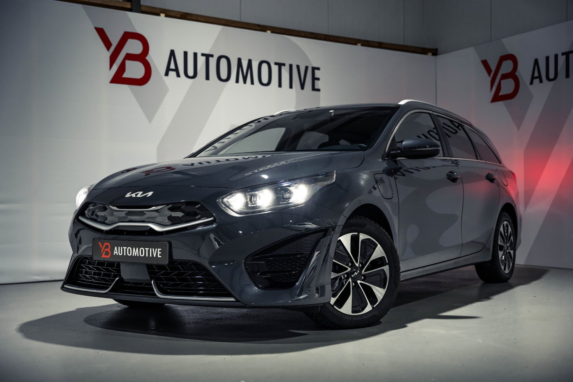 Kia Ceed Sportswagon 1.6 GDI PHEV DynamicPlusLine PLUG-IN-HYBRID 2024 - voorkant
