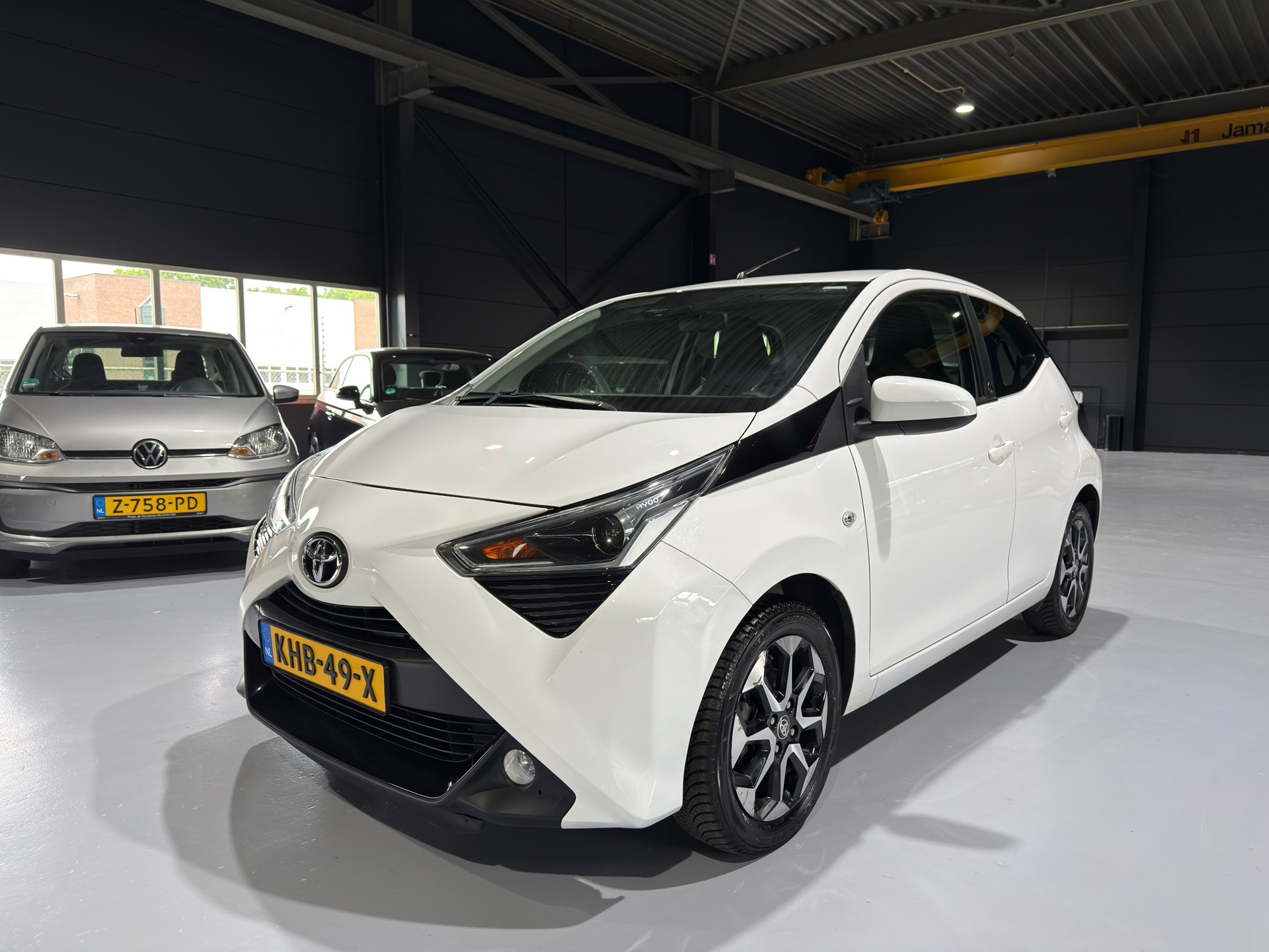 Toyota Toyota Aygo 1.0 VVT-i x-fun 1ste eigenaar|CarPlay|Lane assist 2021 - voorkant