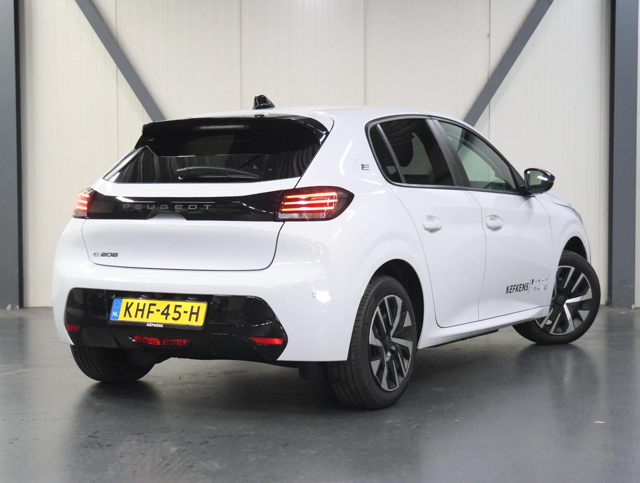 Foto van Peugeot E-208