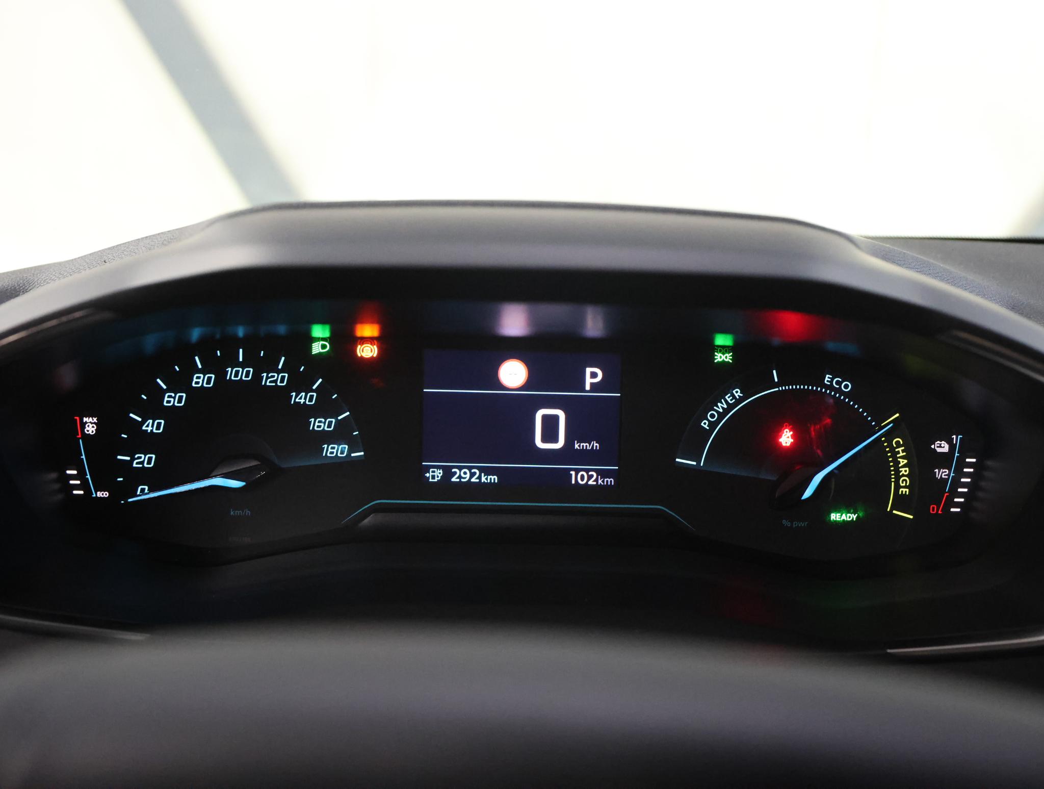 Foto van Peugeot E-208