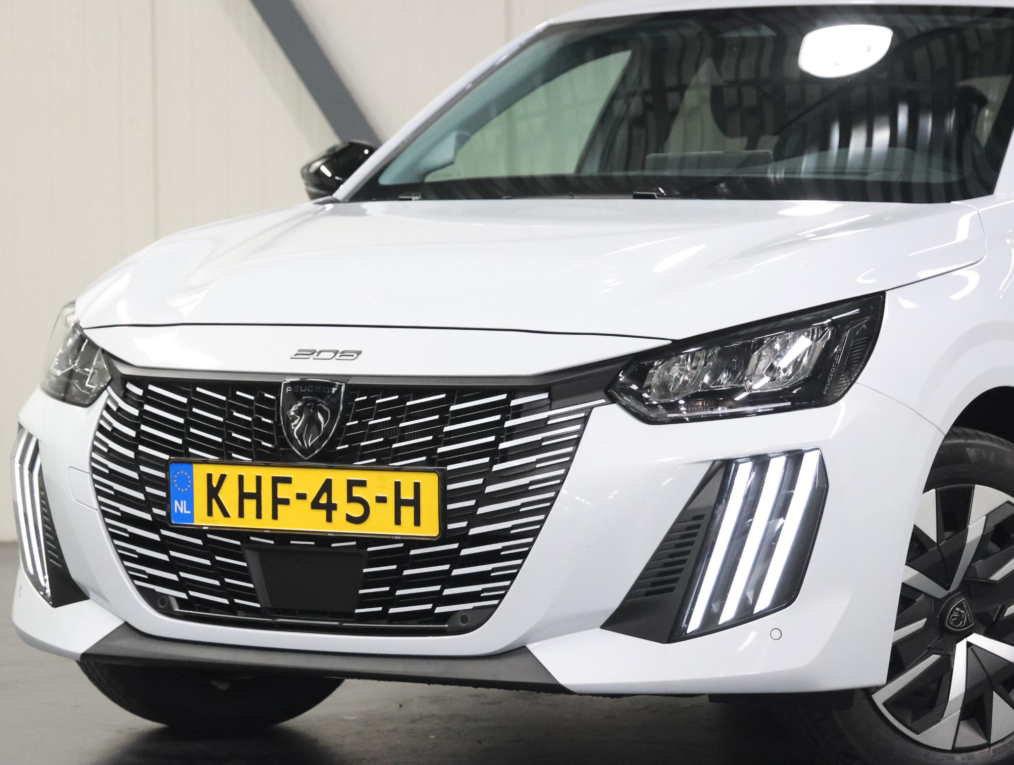 Foto van Peugeot E-208