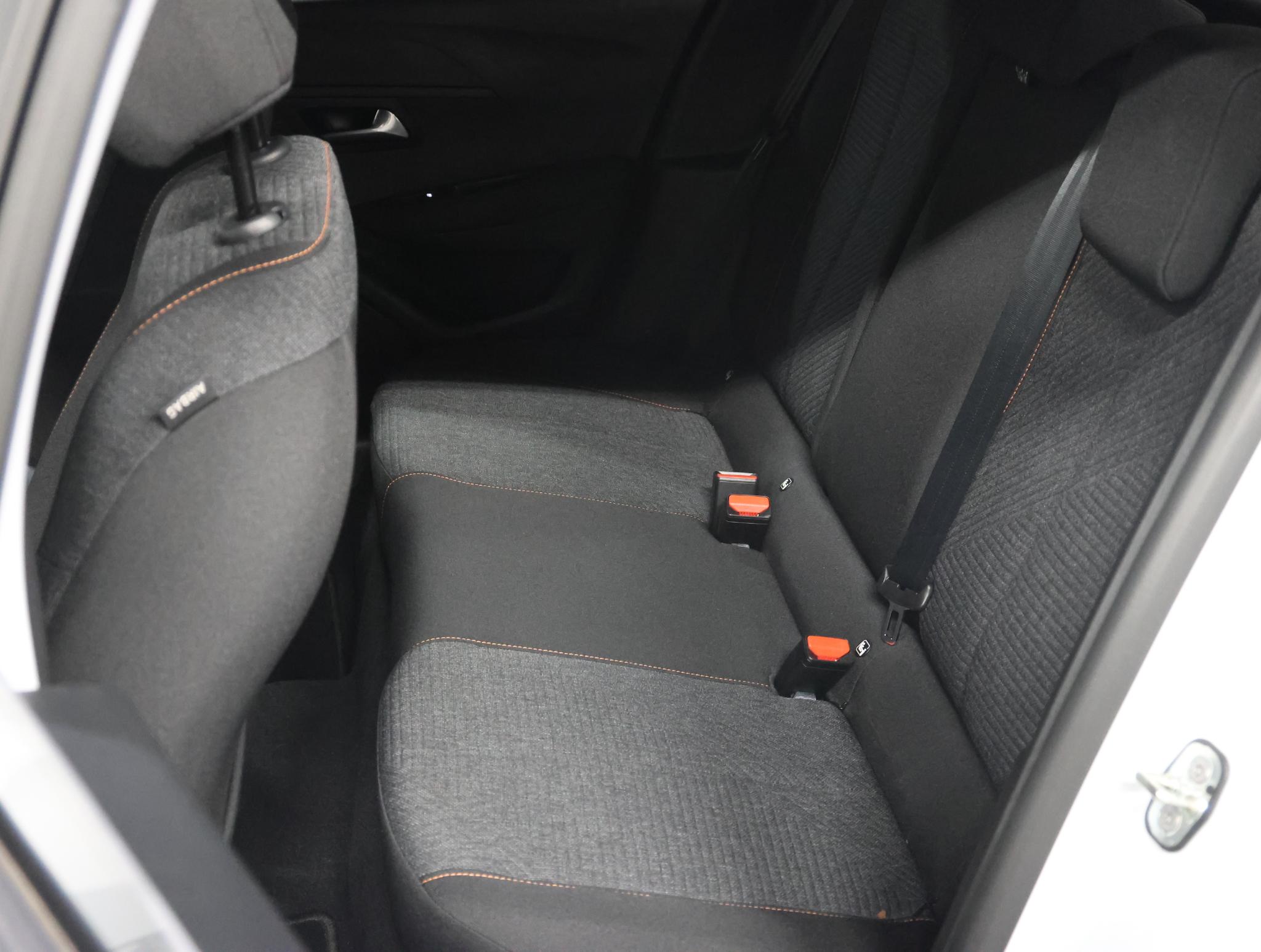 Foto van Peugeot E-208