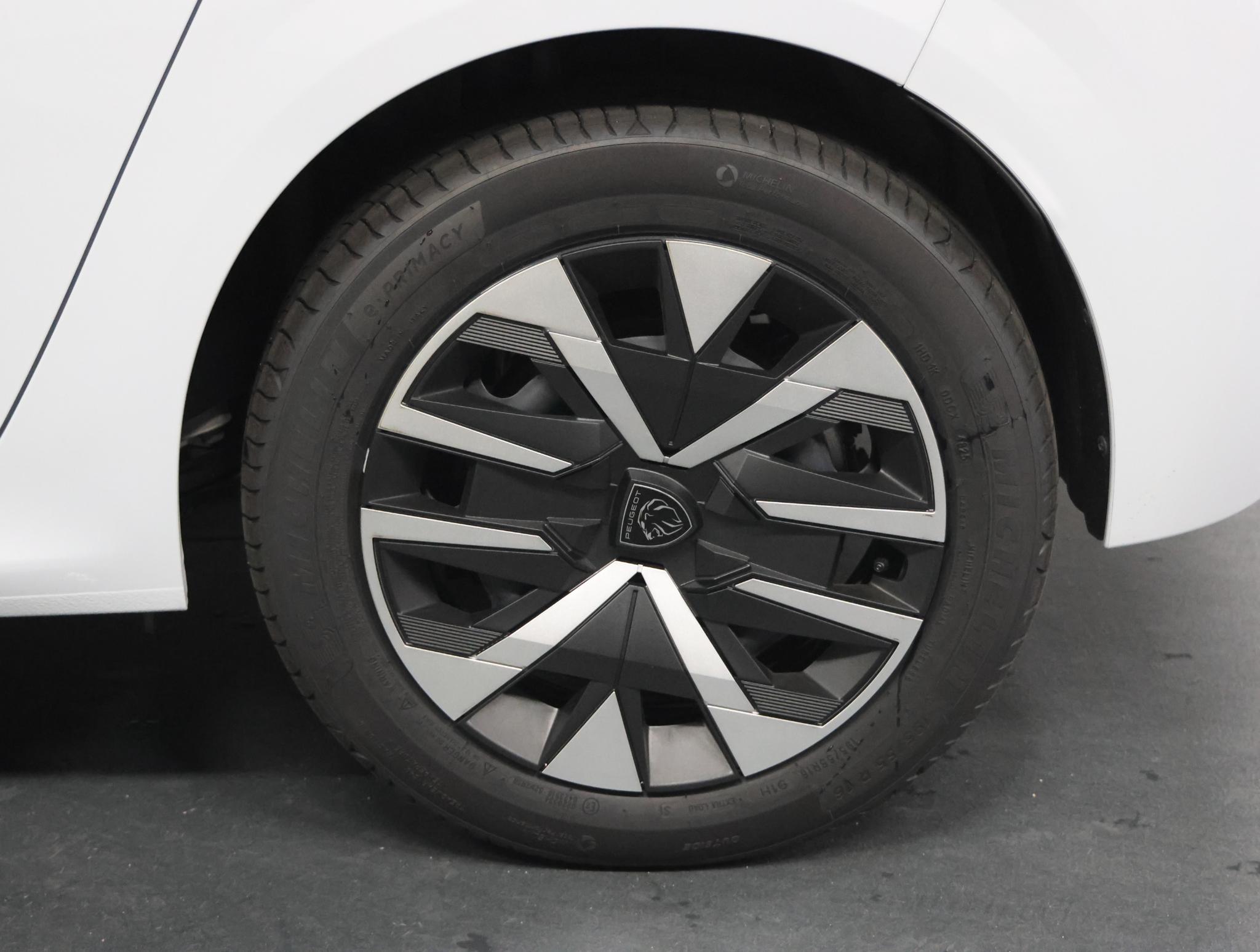 Foto van Peugeot E-208