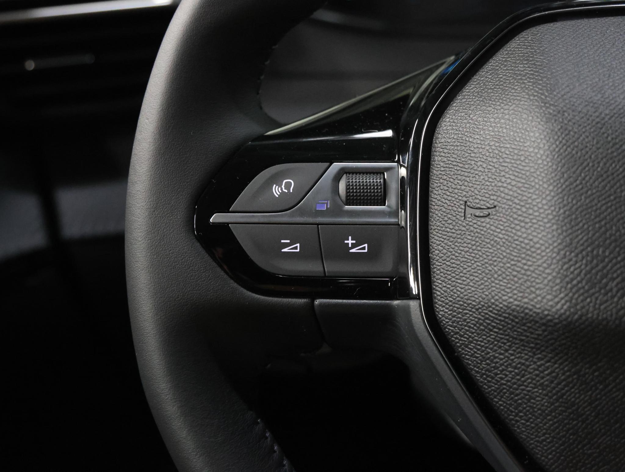 Foto van Peugeot E-208