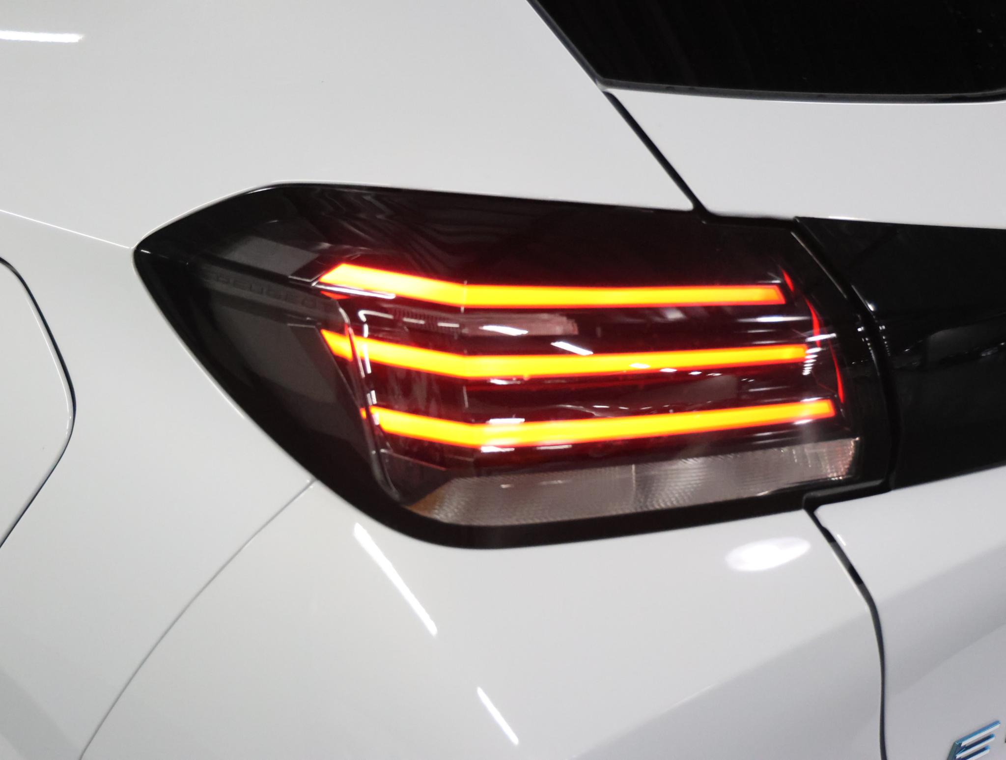 Foto van Peugeot E-208