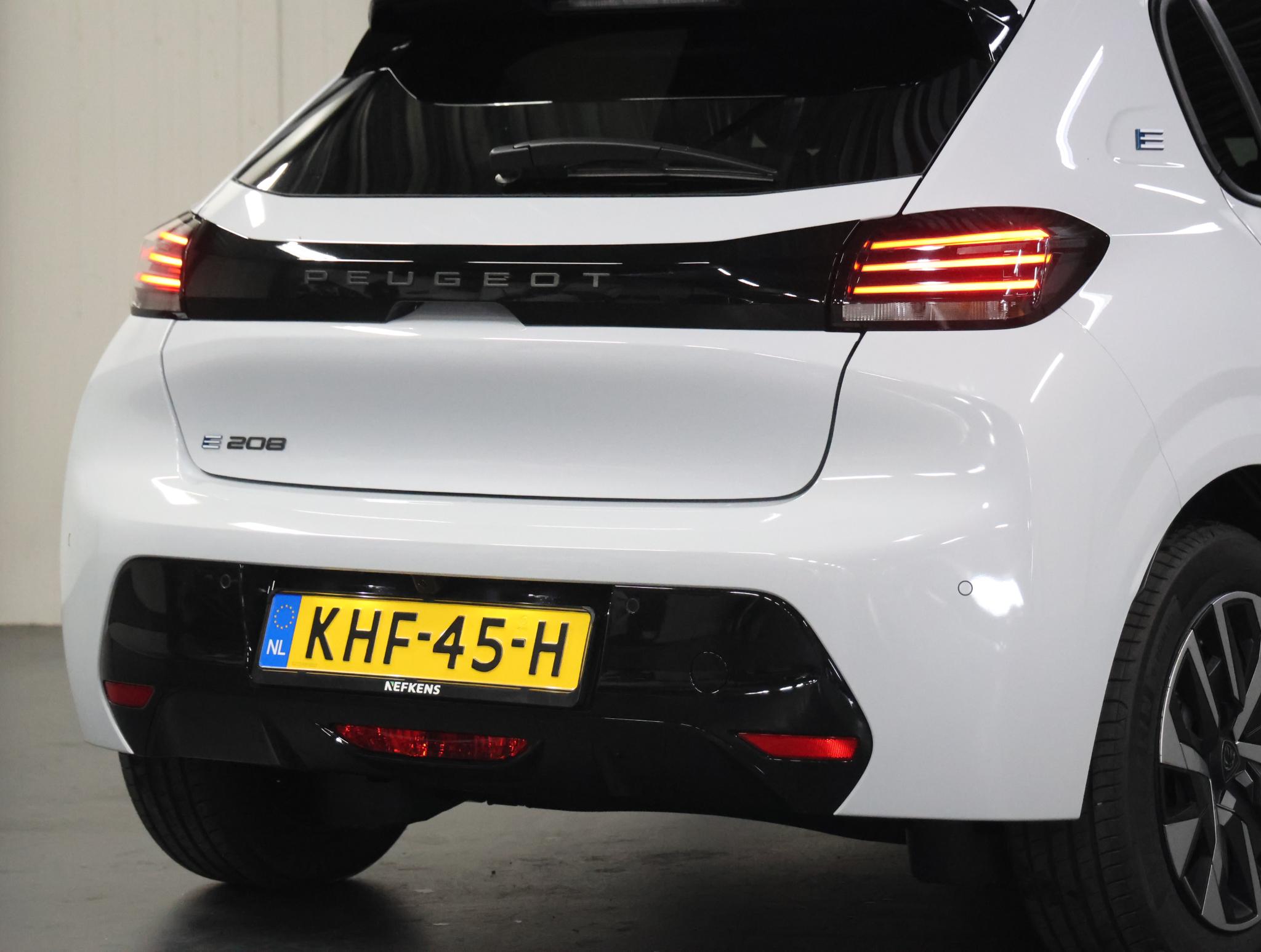 Foto van Peugeot E-208