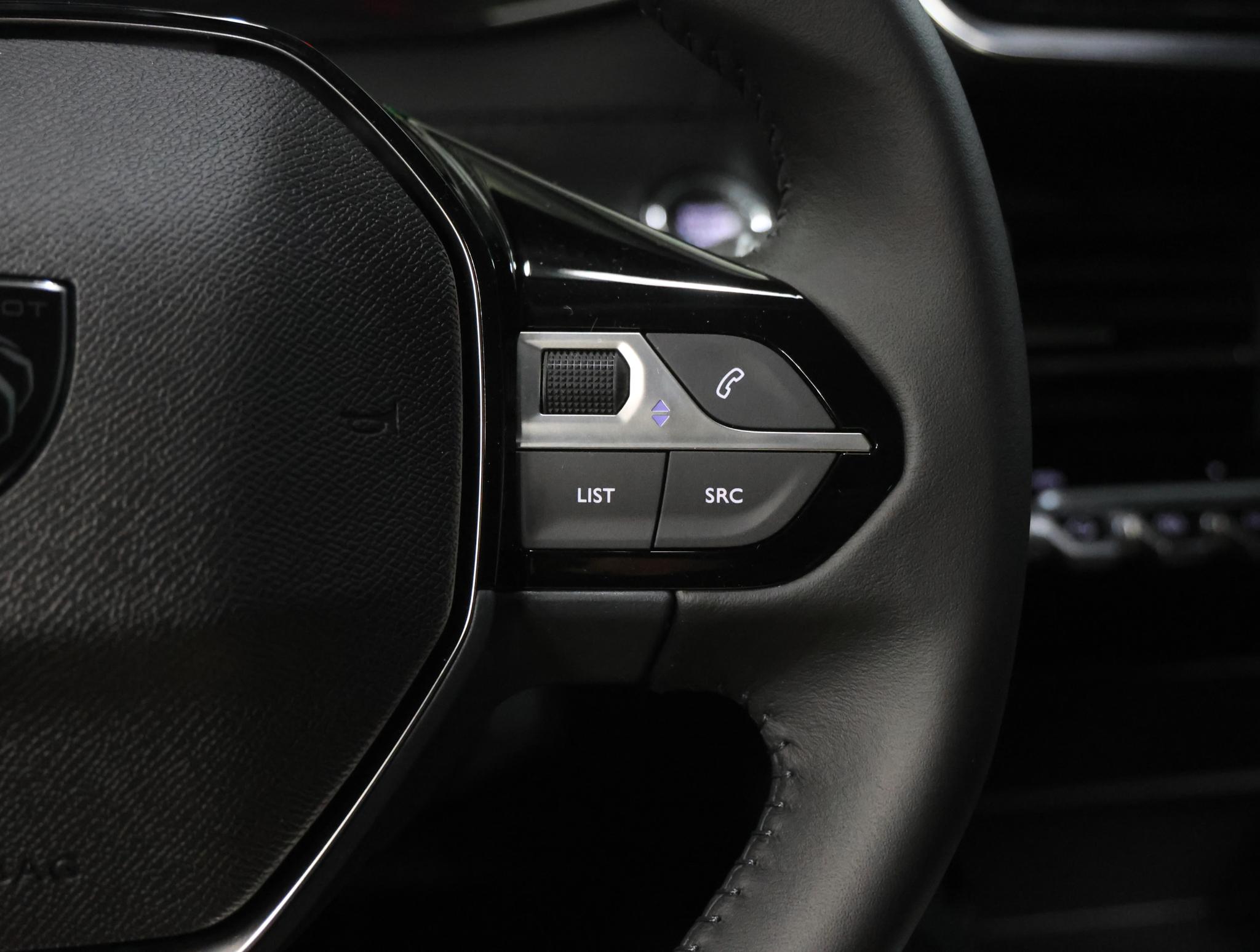 Foto van Peugeot E-208