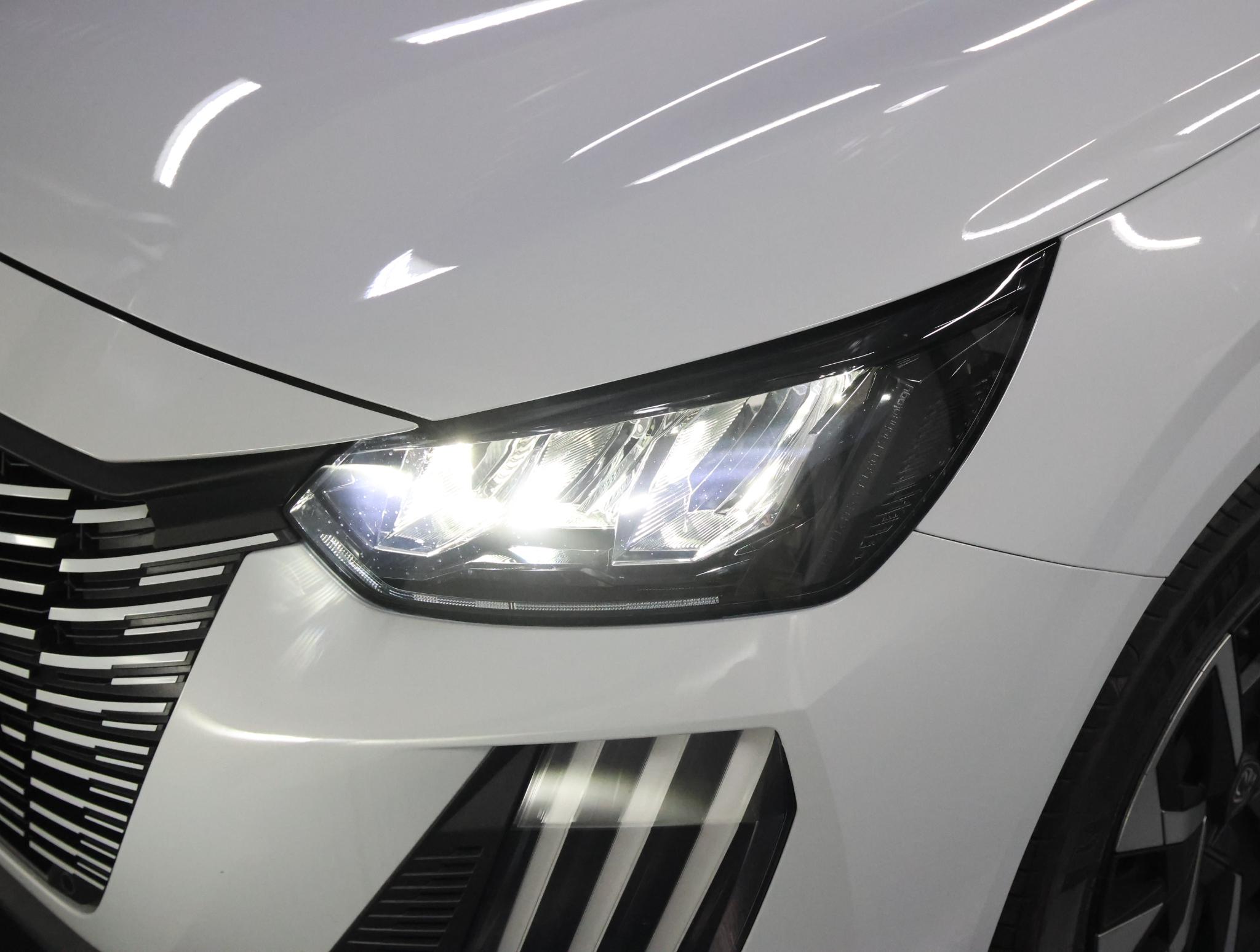 Foto van Peugeot E-208