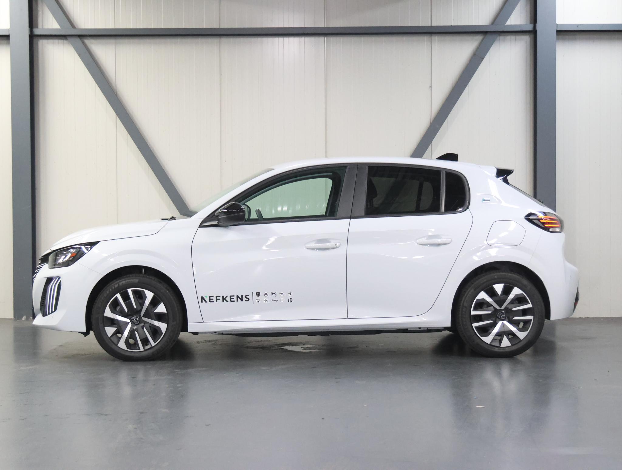 Foto van Peugeot E-208