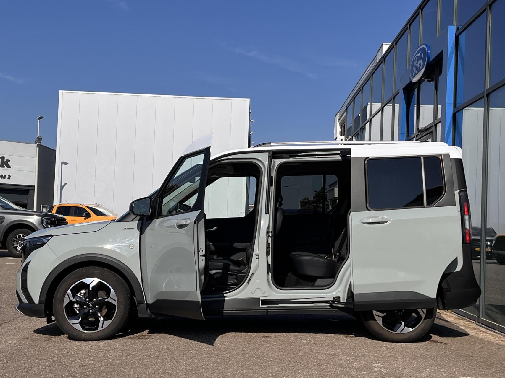 Foto van Ford Transit Courier Tourneo