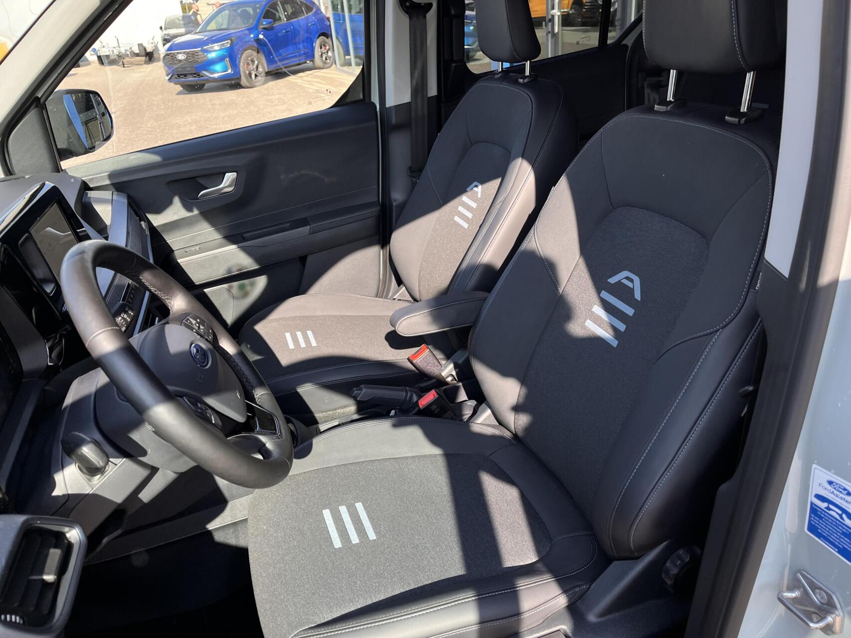 Foto van Ford Transit Courier Tourneo