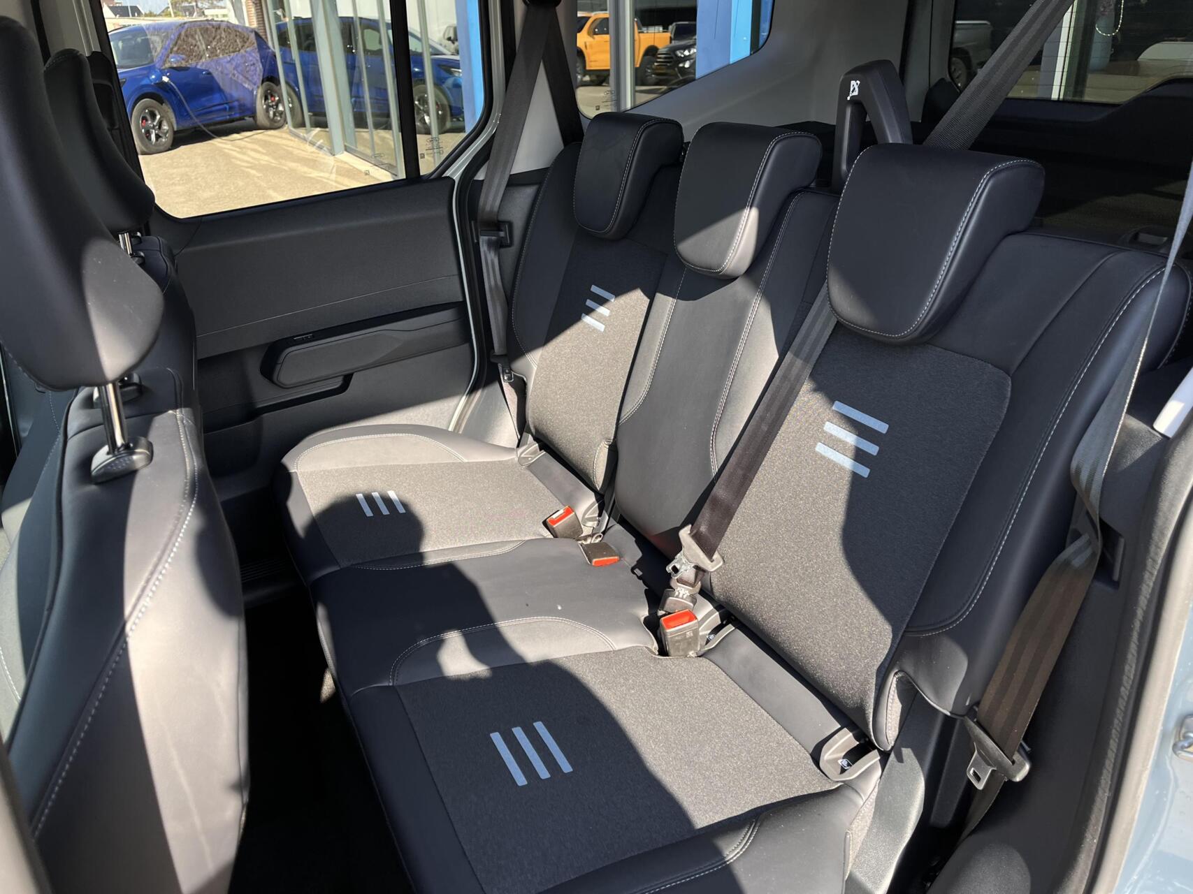 Foto van Ford Transit Courier Tourneo