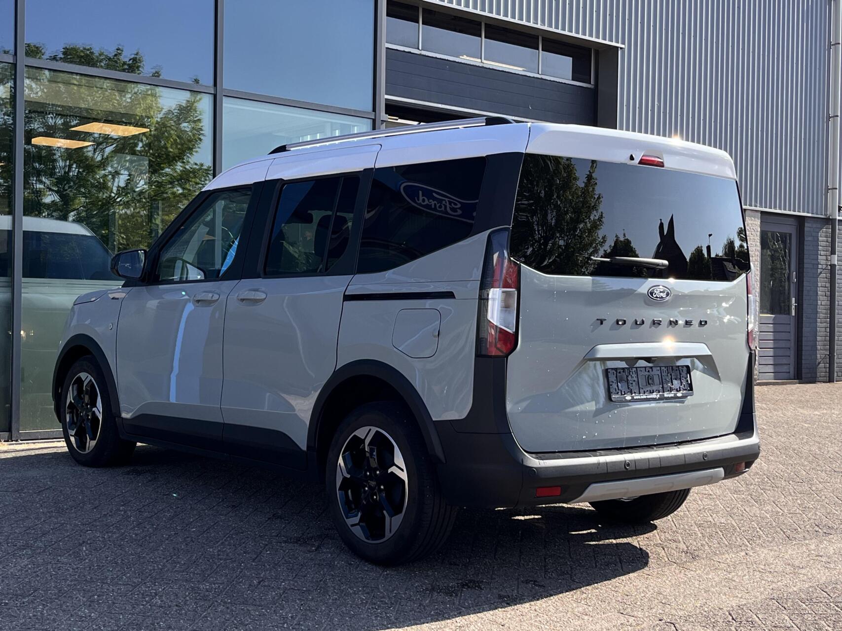 Foto van Ford Transit Courier Tourneo