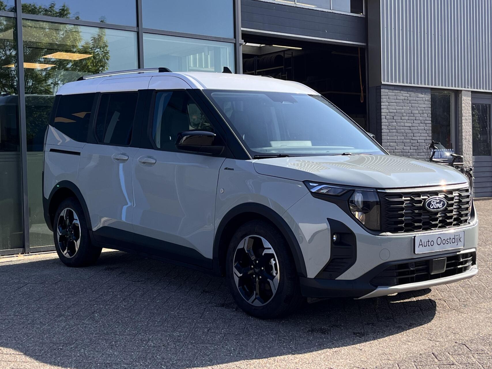 Foto van Ford Transit Courier Tourneo