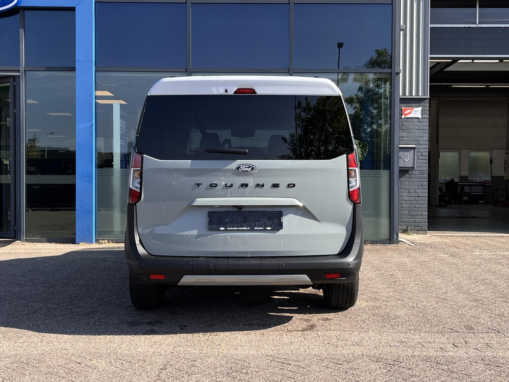 Foto van Ford Transit Courier Tourneo