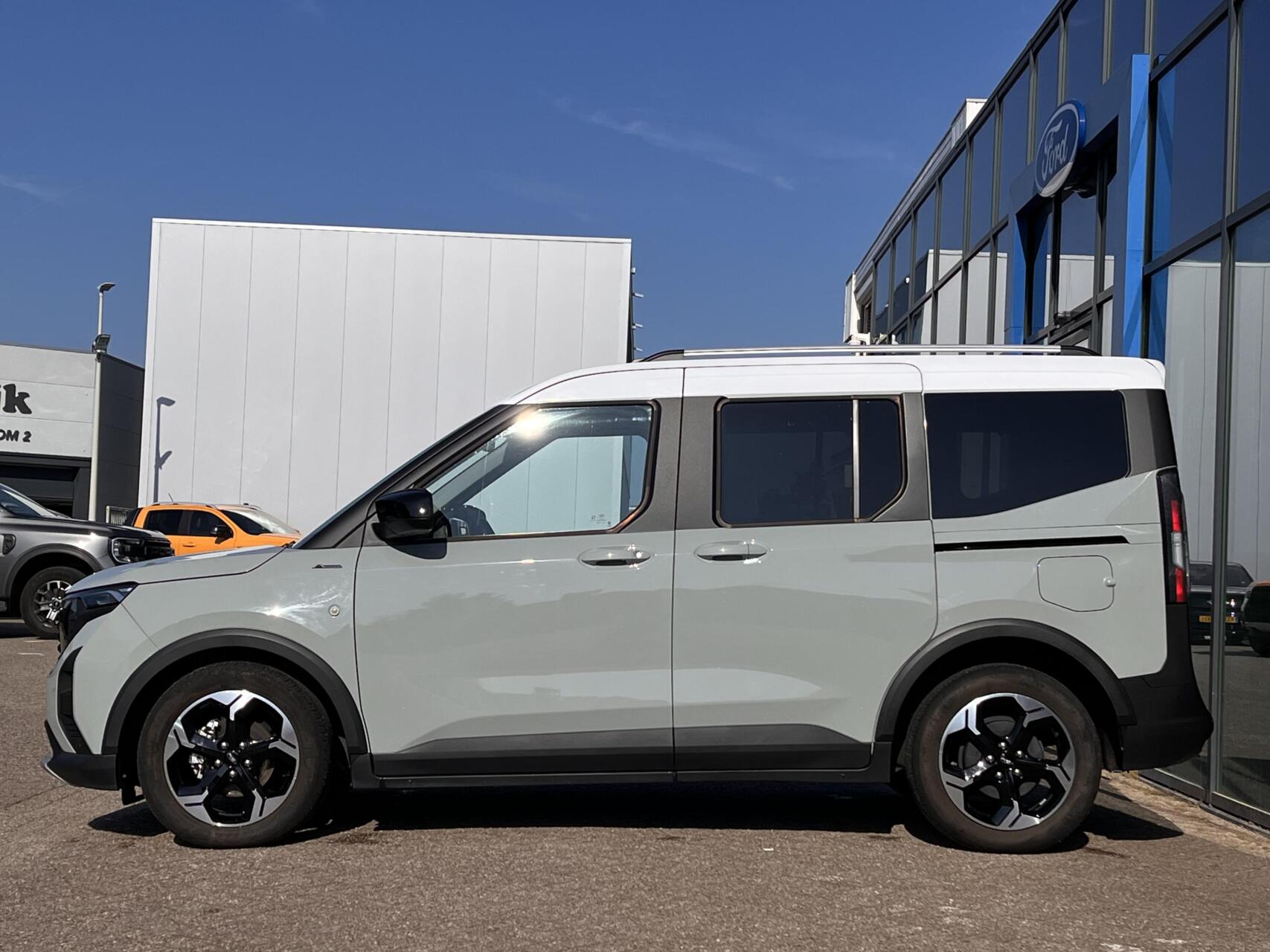 Foto van Ford Transit Courier Tourneo