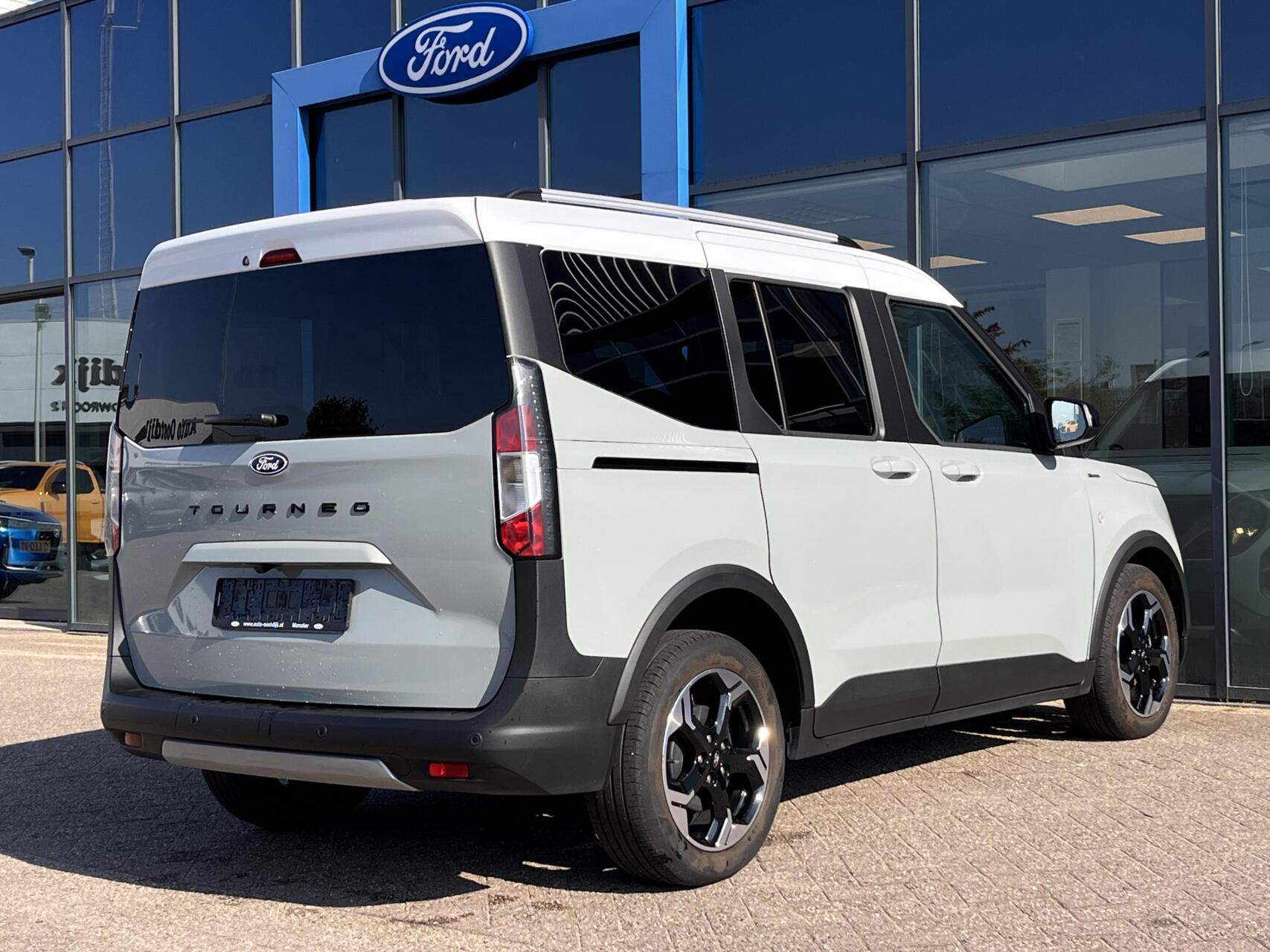 Foto van Ford Transit Courier Tourneo