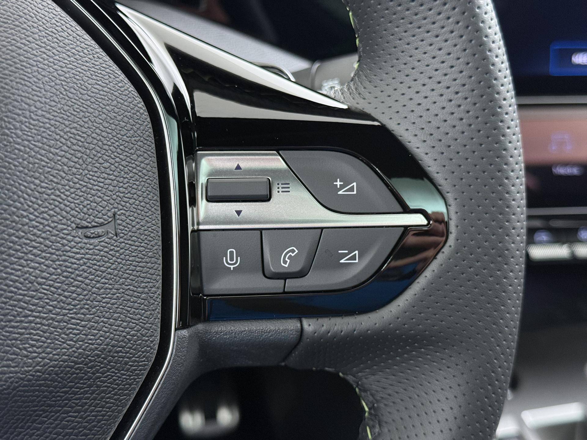 Foto van Peugeot E-408