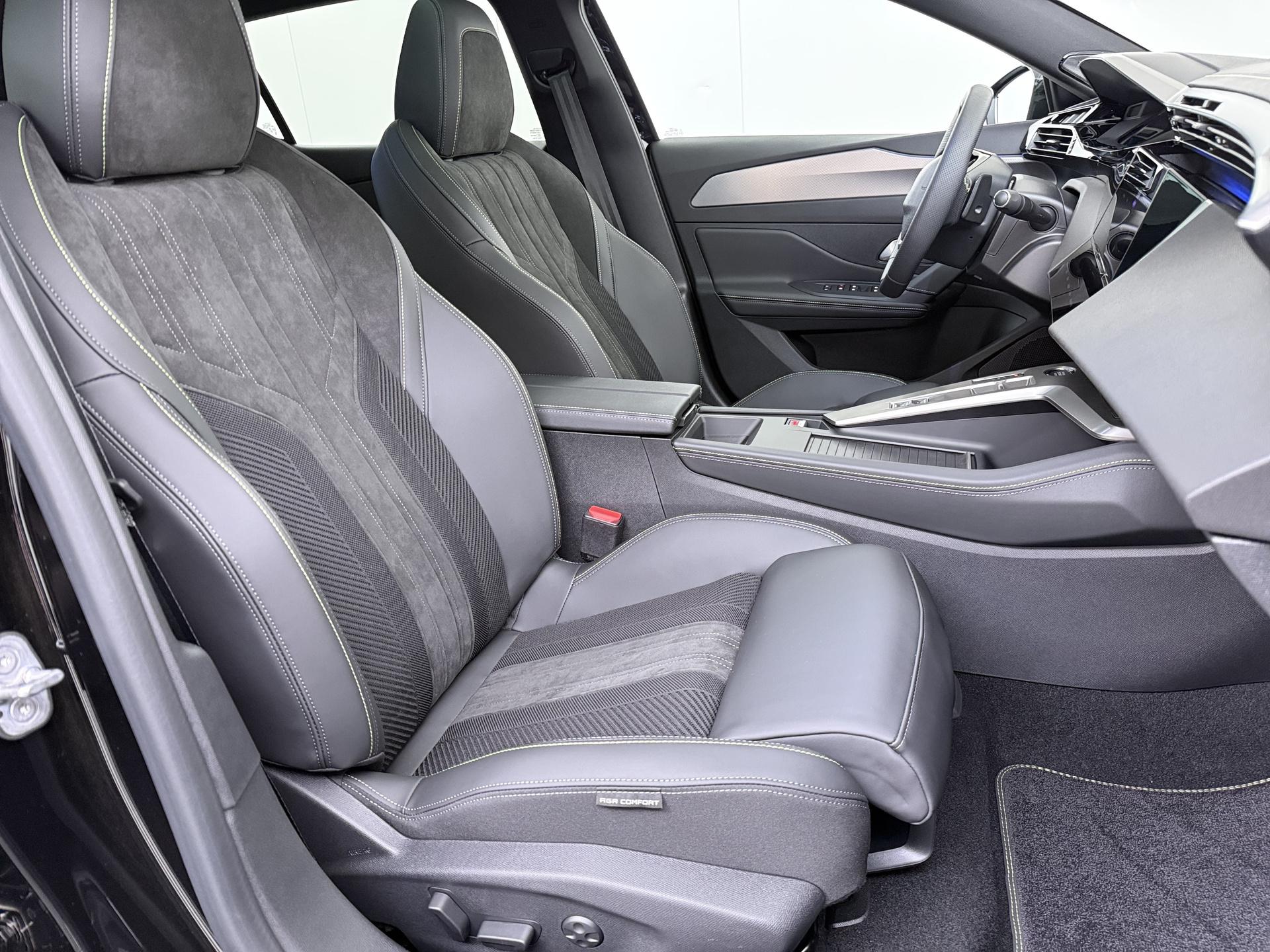 Foto van Peugeot E-408