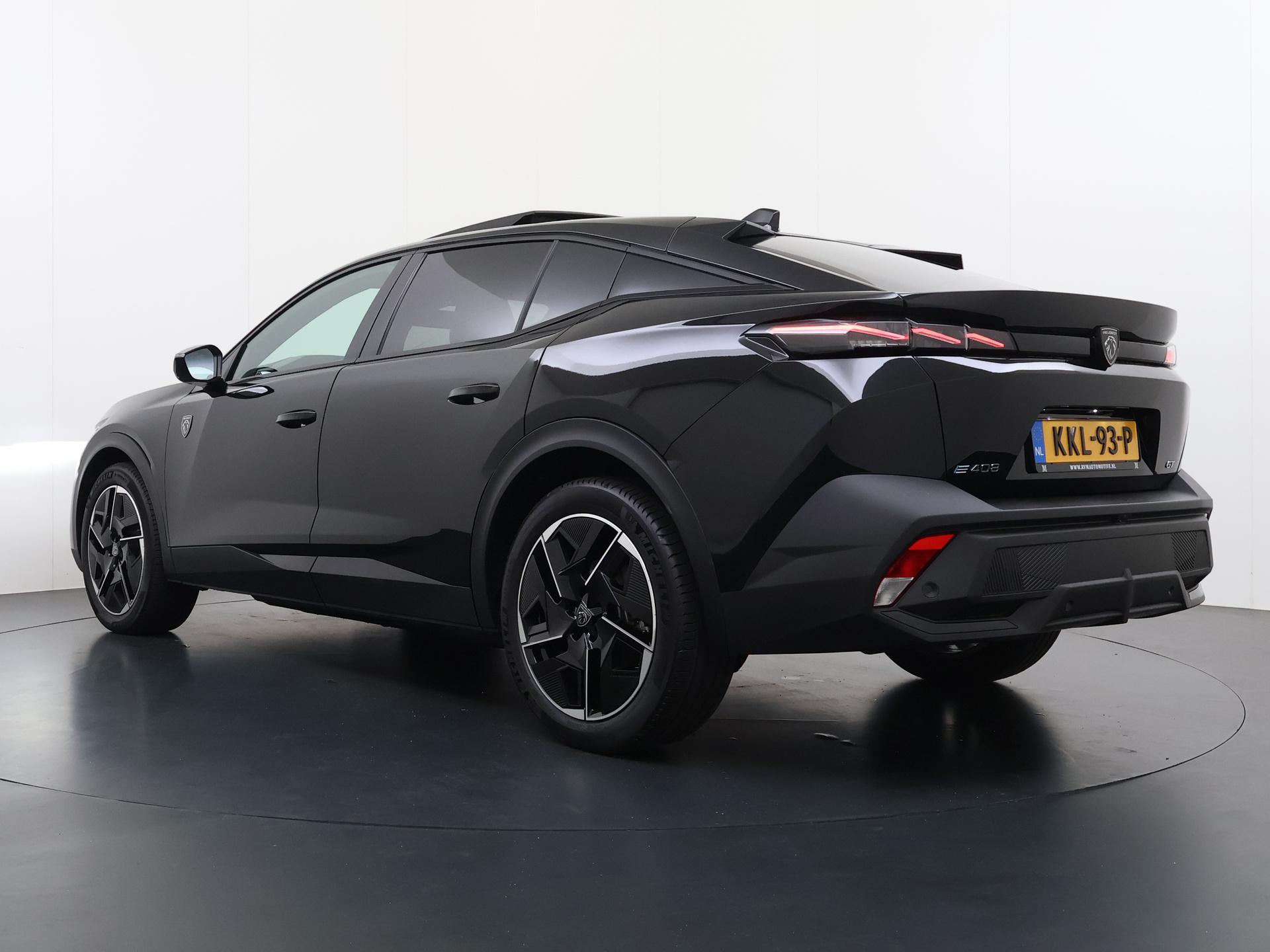 Foto van Peugeot E-408