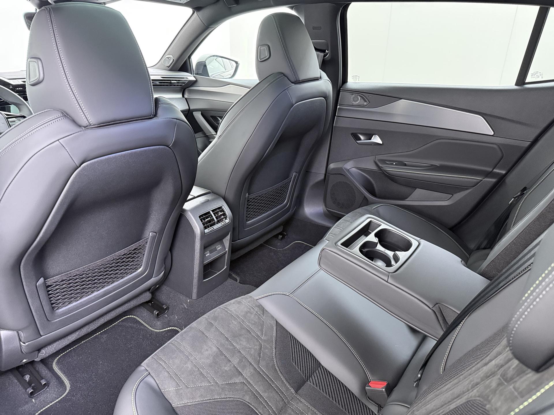 Foto van Peugeot E-408