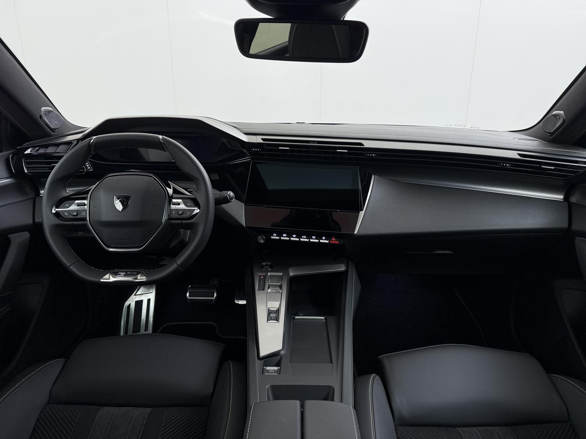 Foto van Peugeot E-408