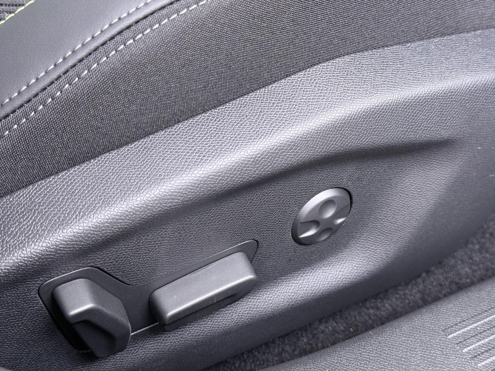 Foto van Peugeot E-408