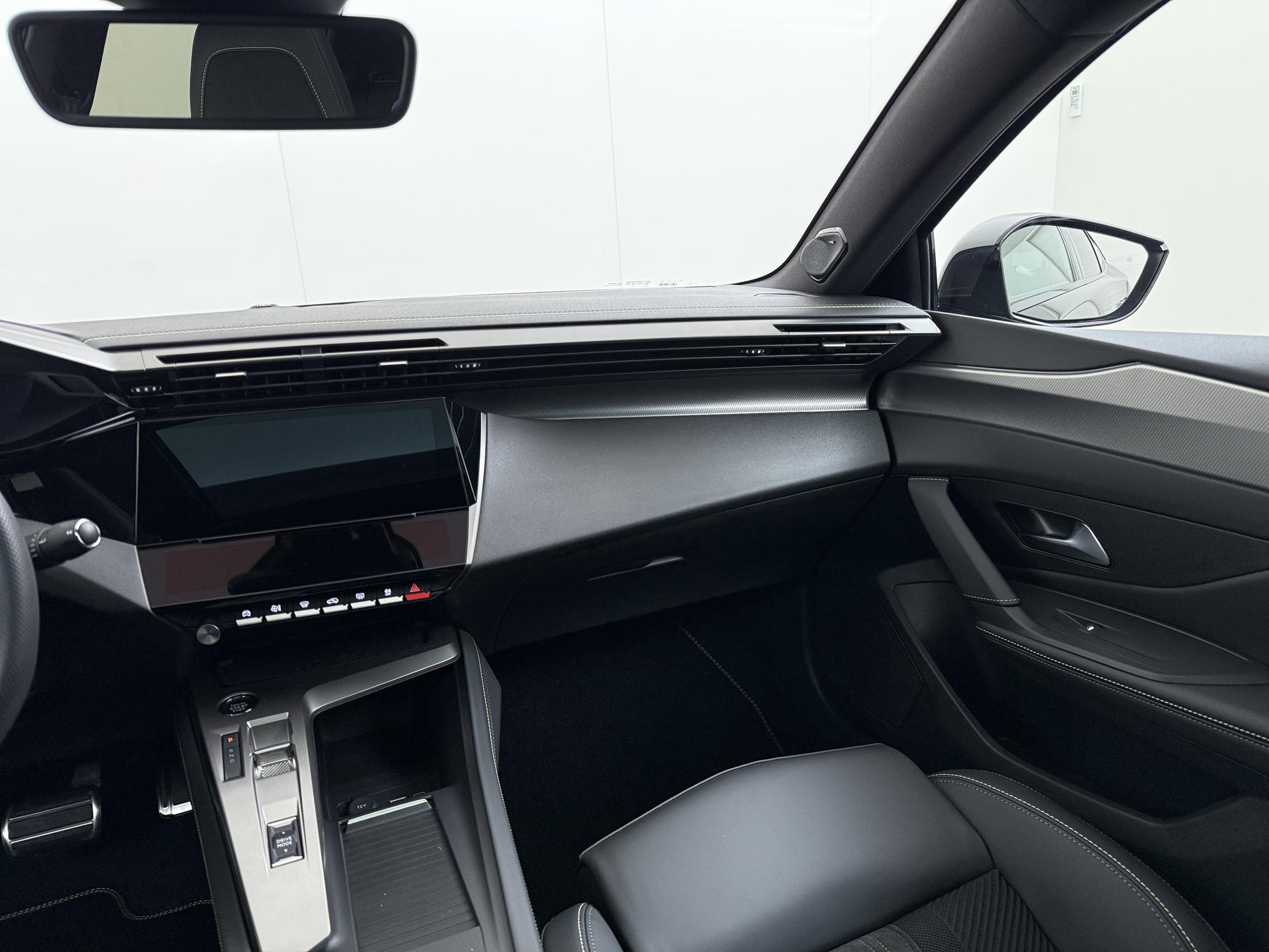 Foto van Peugeot E-408