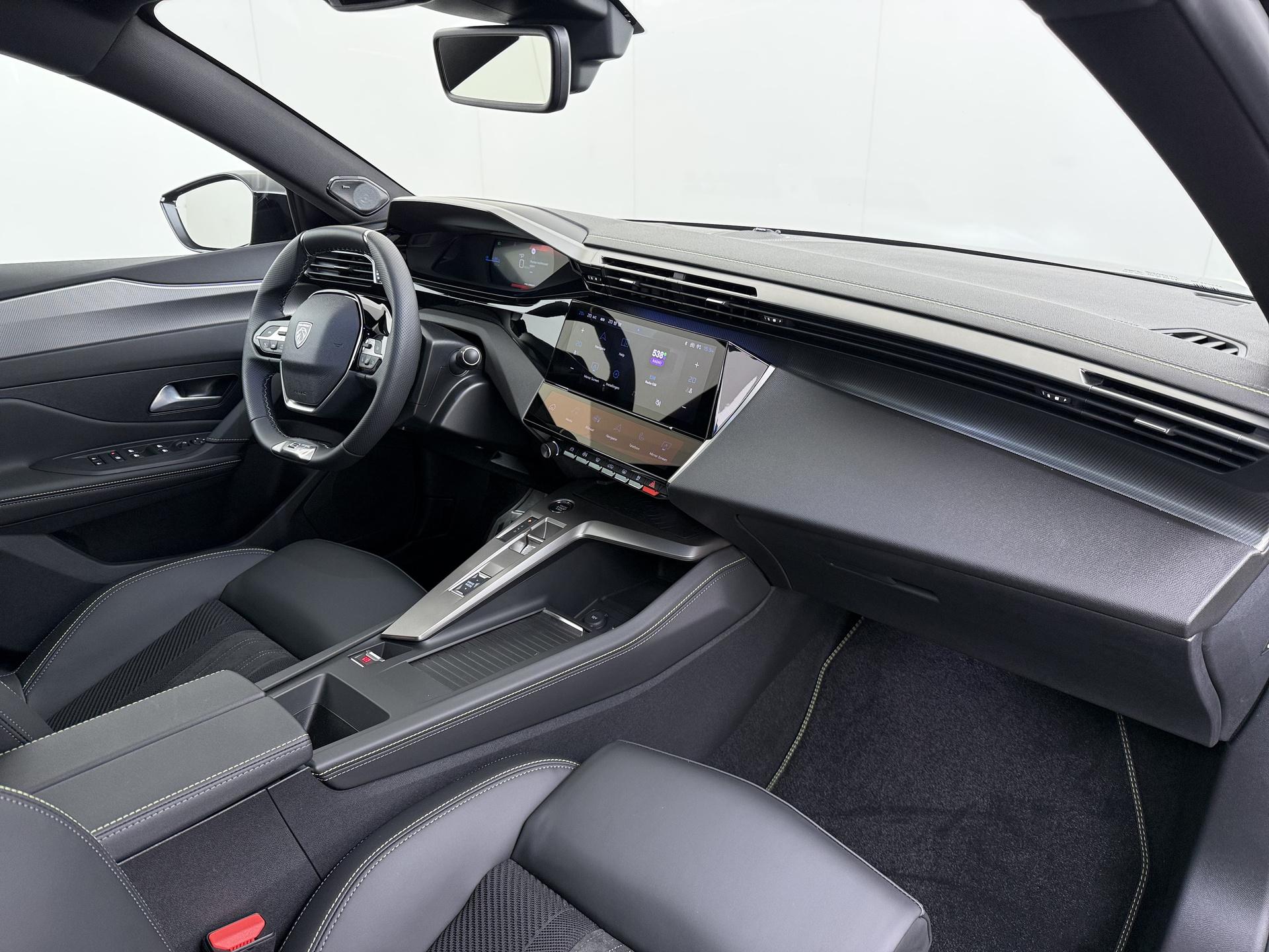 Foto van Peugeot E-408
