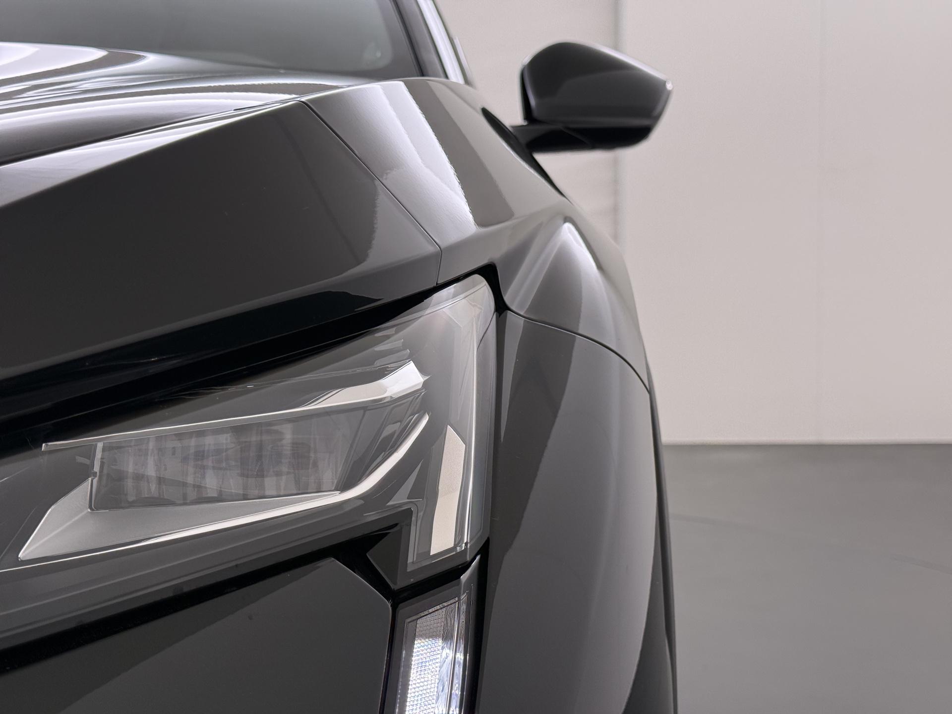 Foto van Peugeot E-408