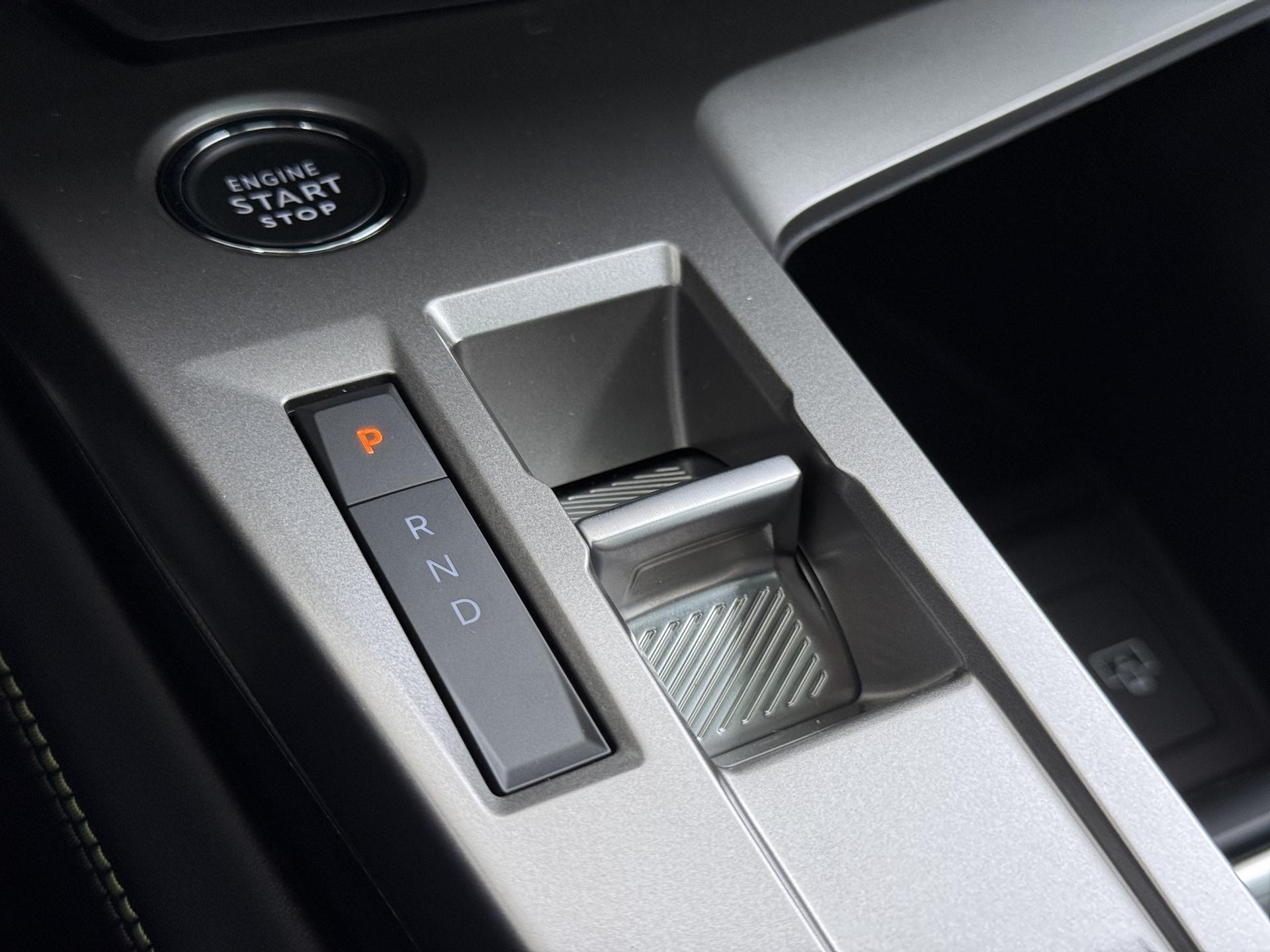Foto van Peugeot E-408