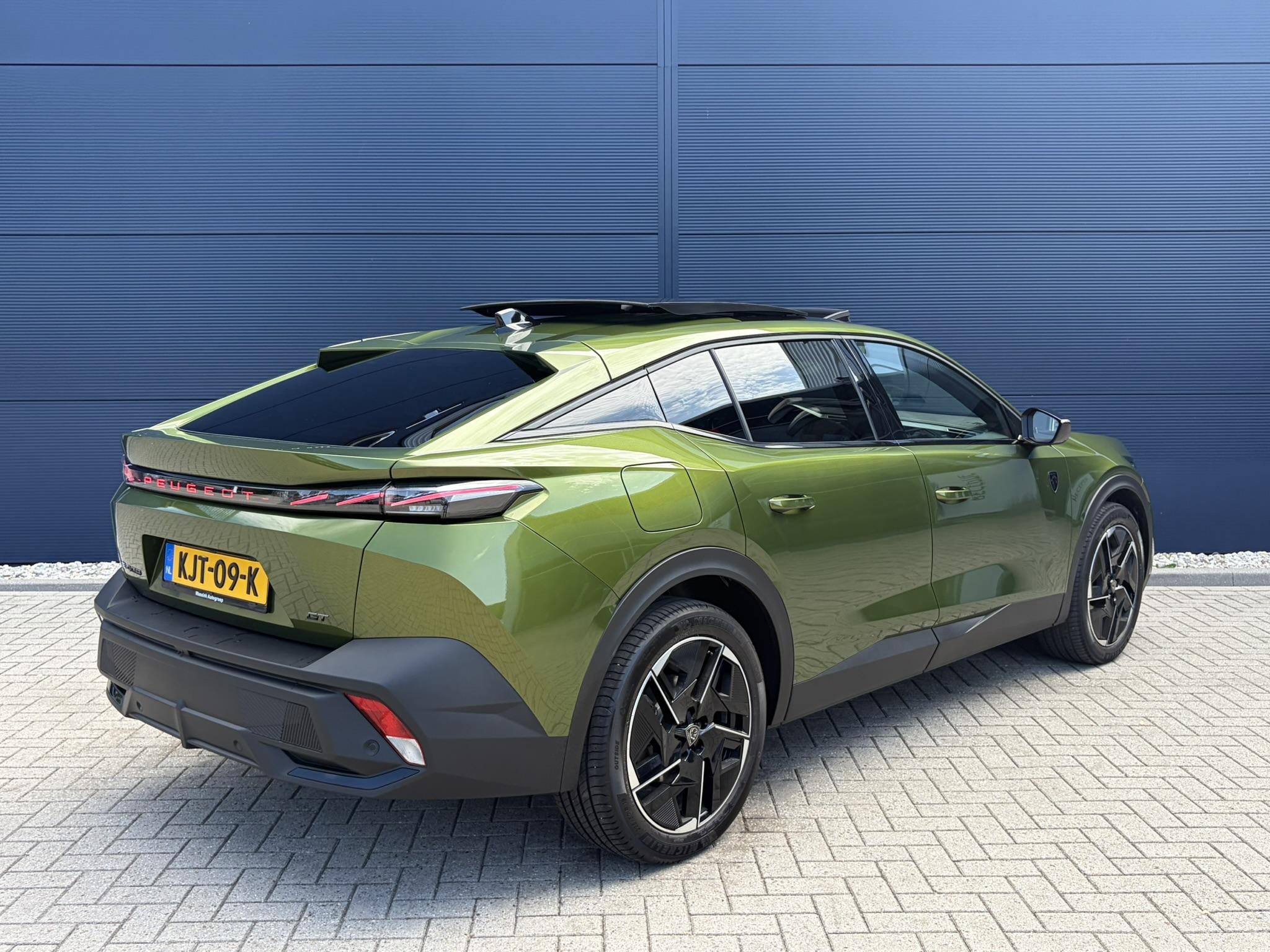 Foto van Peugeot E-408