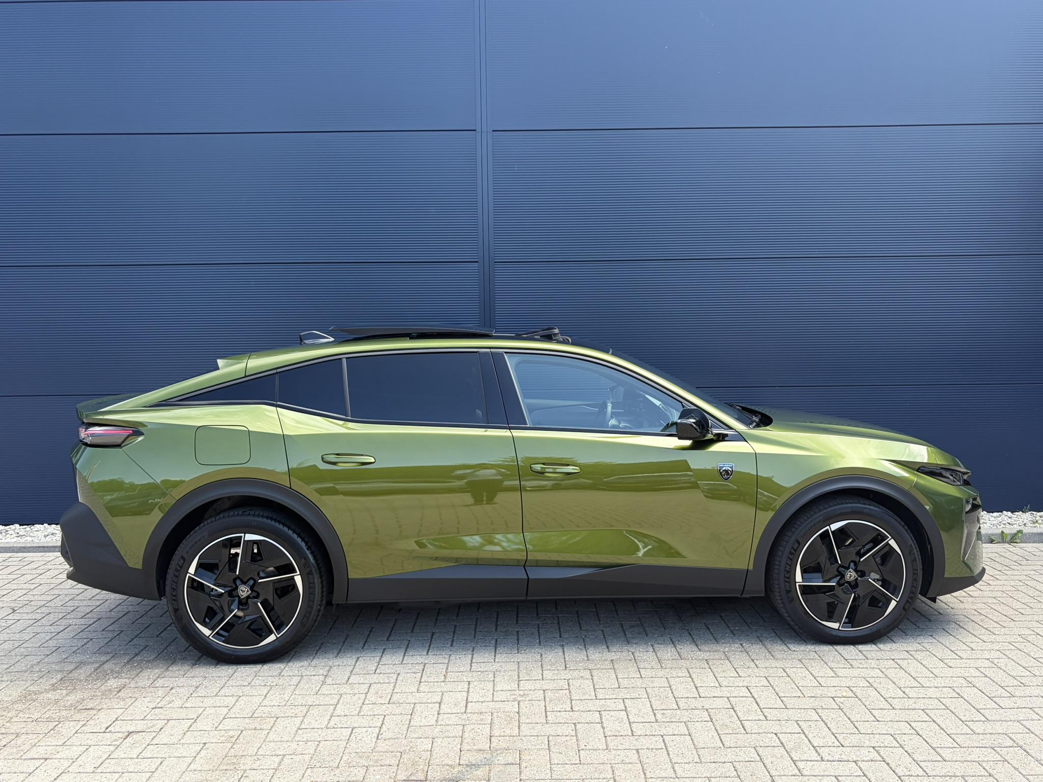 Foto van Peugeot E-408