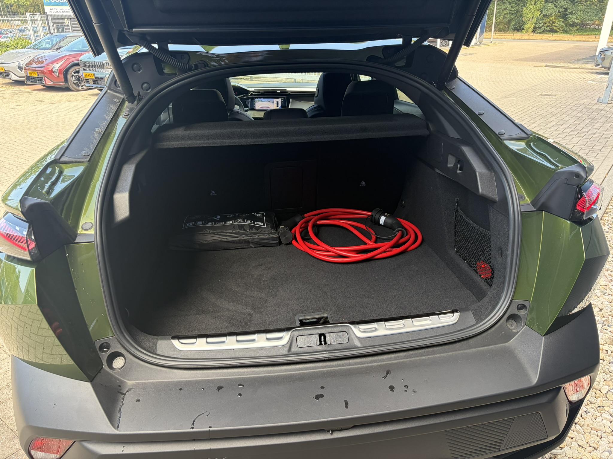 Foto van Peugeot E-408